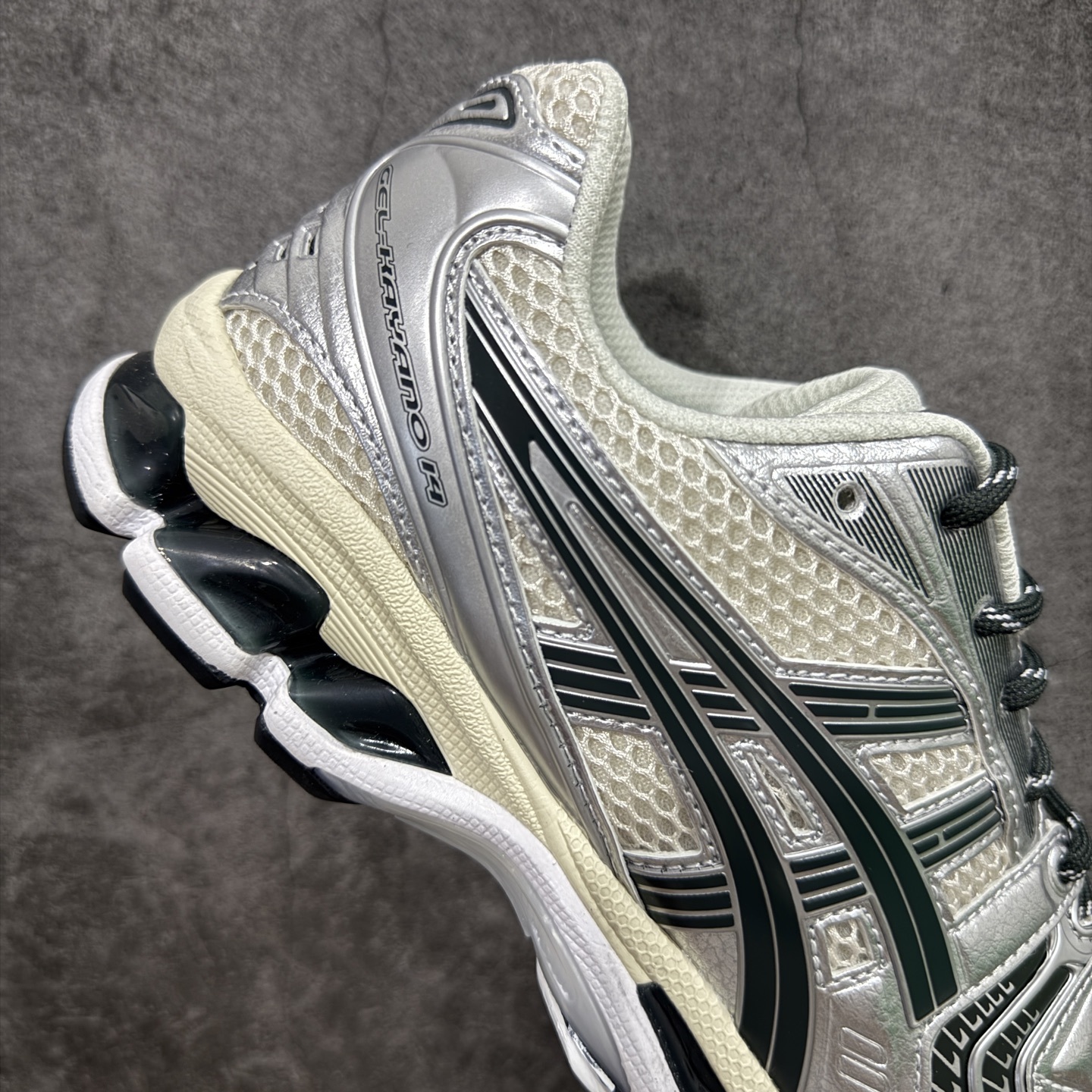 纯原 ASICS GEL-KAYANO 14 亚瑟士系列轻量缓震休闲运动跑步鞋
市场天花板品质