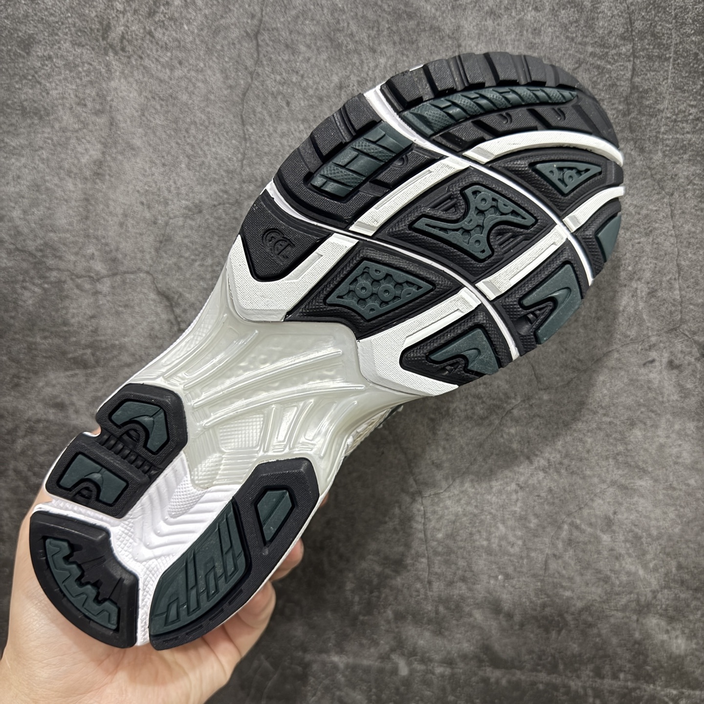 纯原 ASICS GEL-KAYANO 14 亚瑟士系列轻量缓震休闲运动跑步鞋
市场天花板品质