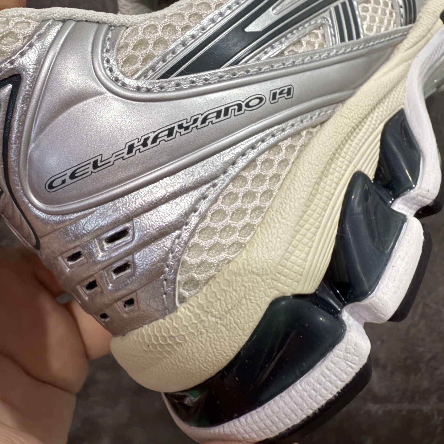 纯原 ASICS GEL-KAYANO 14 亚瑟士系列轻量缓震休闲运动跑步鞋
市场天花板品质
