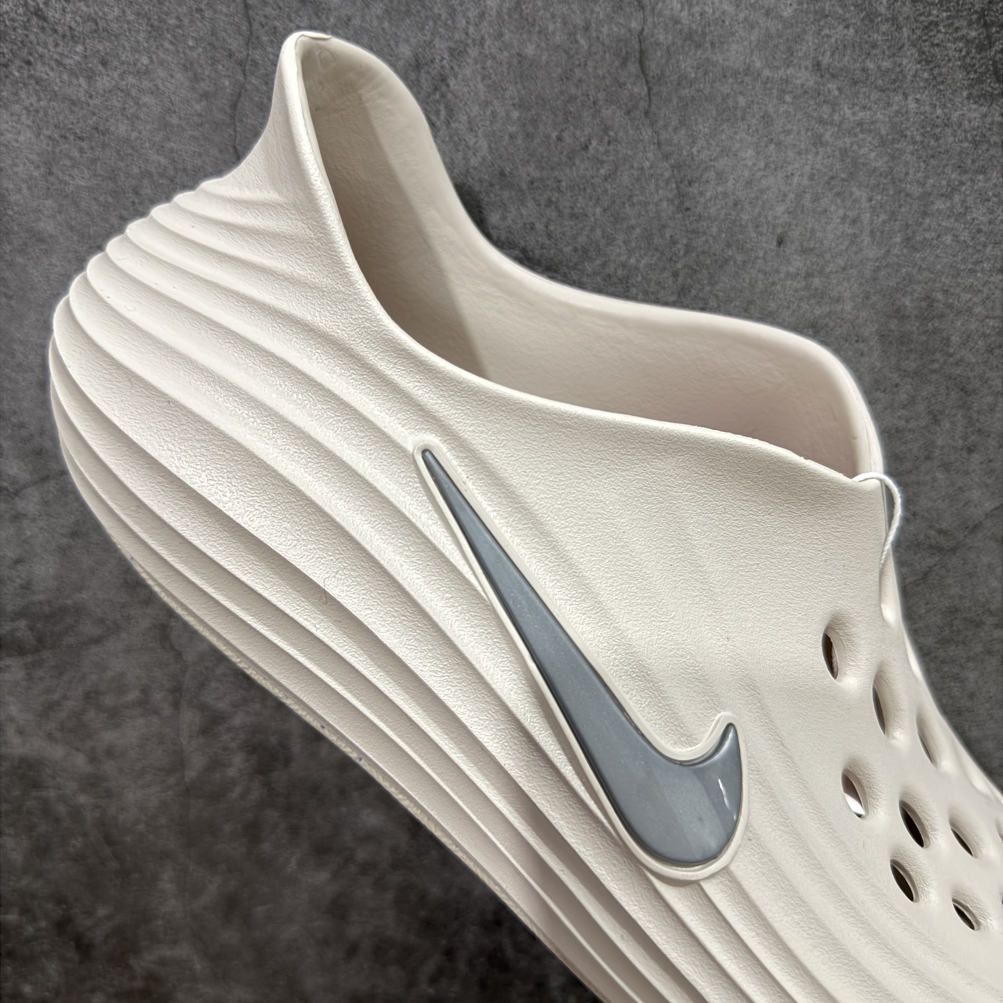 图片[7]-【正确组合底版】NK Reactx Rejuven 8 新款夏季沙滩凉鞋拖鞋洞洞鞋 HV5060-001 采用质感柔软且出众回弹的 ReactX泡绵，发泡组合大底 脚感十分舒适，缔造非凡舒适的日常穿着体验，助你保持活力。 货号：HV5060-001  尺码：36.5 38 39 40 41 42 43 44 45-选品中心