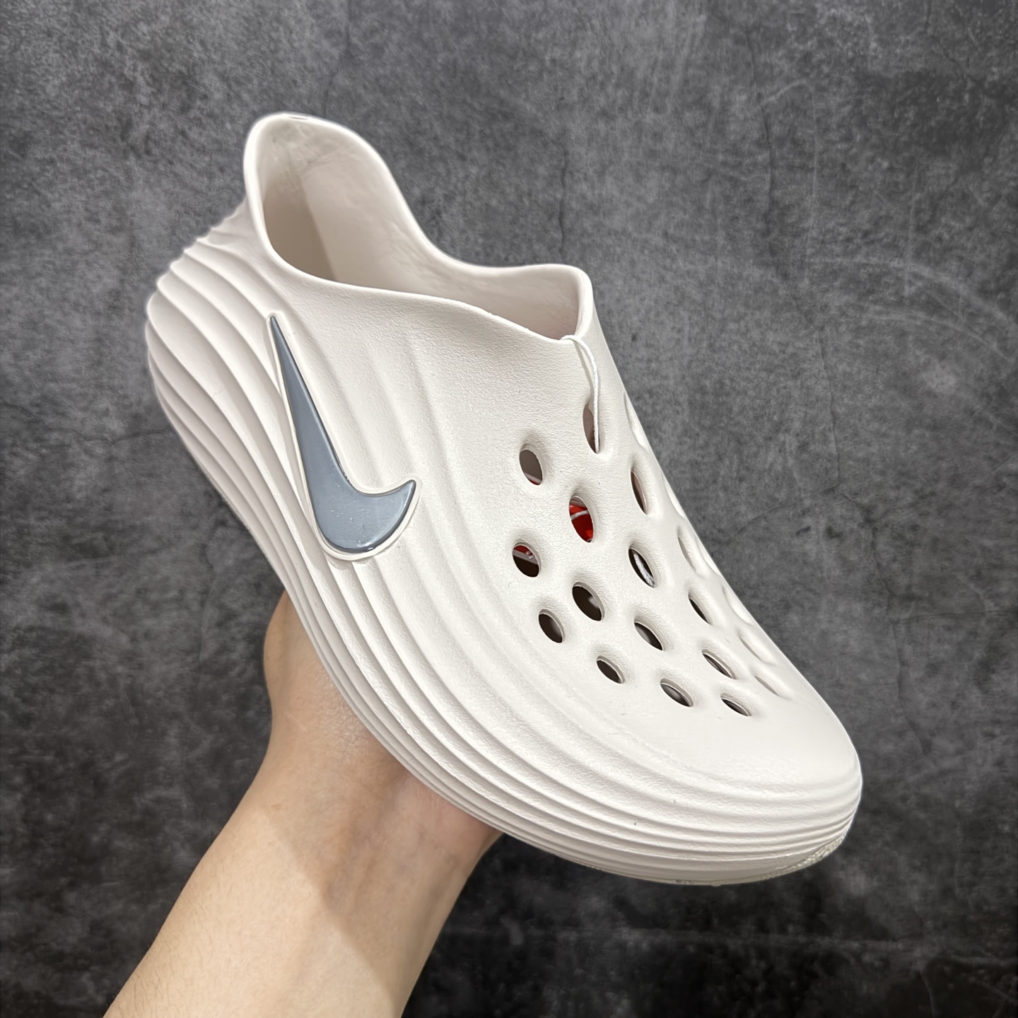 图片[3]-【正确组合底版】NK Reactx Rejuven 8 新款夏季沙滩凉鞋拖鞋洞洞鞋 HV5060-001 采用质感柔软且出众回弹的 ReactX泡绵，发泡组合大底 脚感十分舒适，缔造非凡舒适的日常穿着体验，助你保持活力。 货号：HV5060-001  尺码：36.5 38 39 40 41 42 43 44 45-选品中心