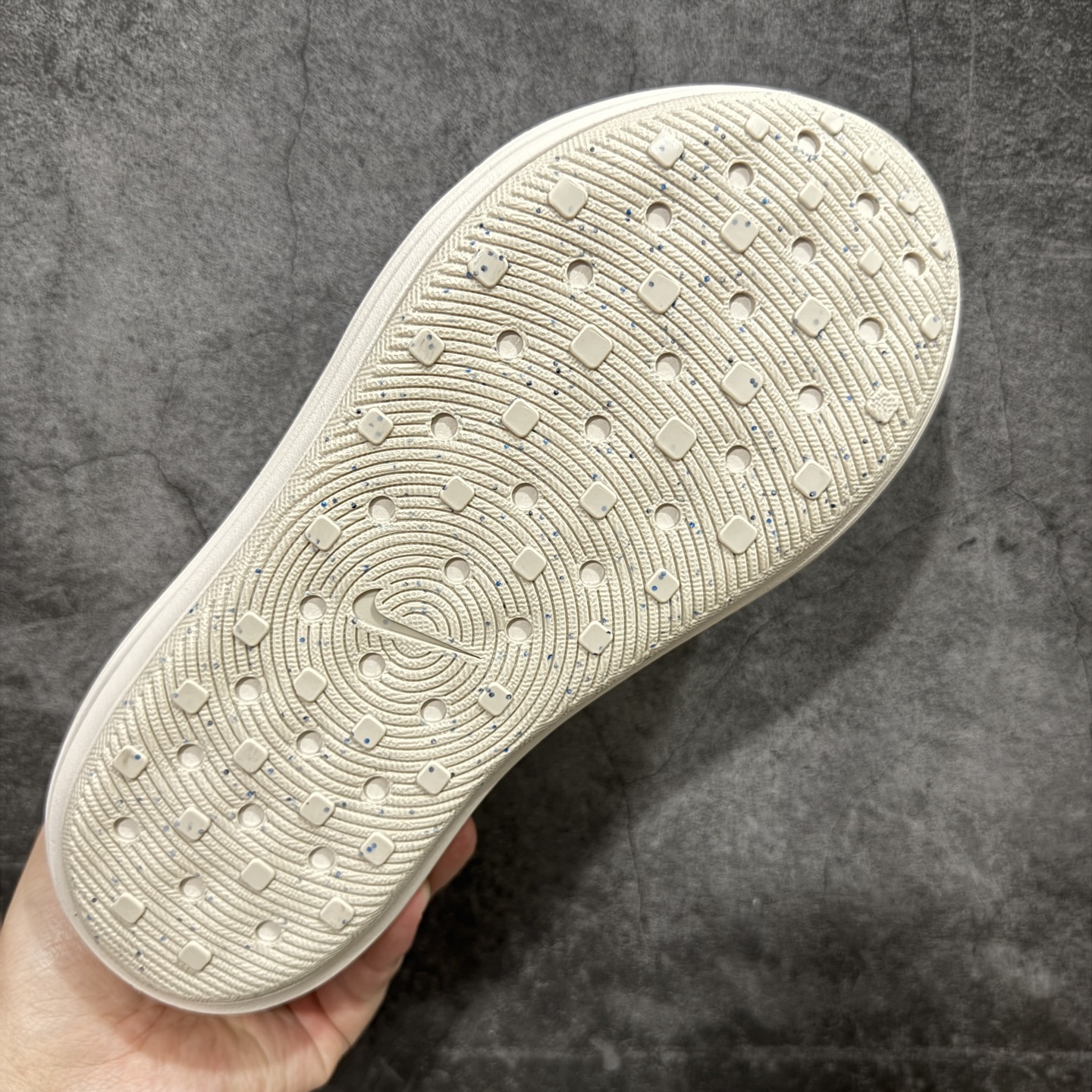 图片[9]-【正确组合底版】NK Reactx Rejuven 8 新款夏季沙滩凉鞋拖鞋洞洞鞋 HV5060-001 采用质感柔软且出众回弹的 ReactX泡绵，发泡组合大底 脚感十分舒适，缔造非凡舒适的日常穿着体验，助你保持活力。 货号：HV5060-001  尺码：36.5 38 39 40 41 42 43 44 45-选品中心