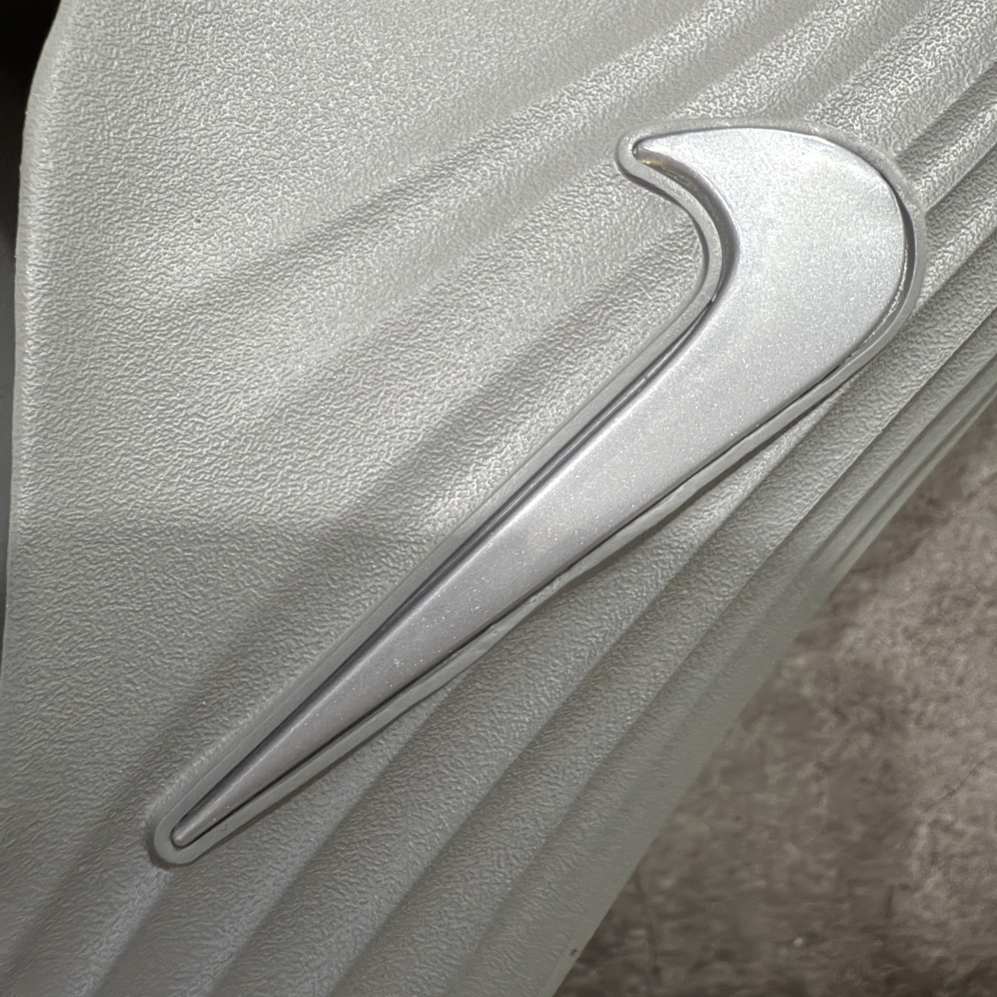 图片[2]-【正确组合底版】NK Reactx Rejuven 8 新款夏季沙滩凉鞋拖鞋洞洞鞋 HV5060-001 采用质感柔软且出众回弹的 ReactX泡绵，发泡组合大底 脚感十分舒适，缔造非凡舒适的日常穿着体验，助你保持活力。 货号：HV5060-001  尺码：36.5 38 39 40 41 42 43 44 45-选品中心