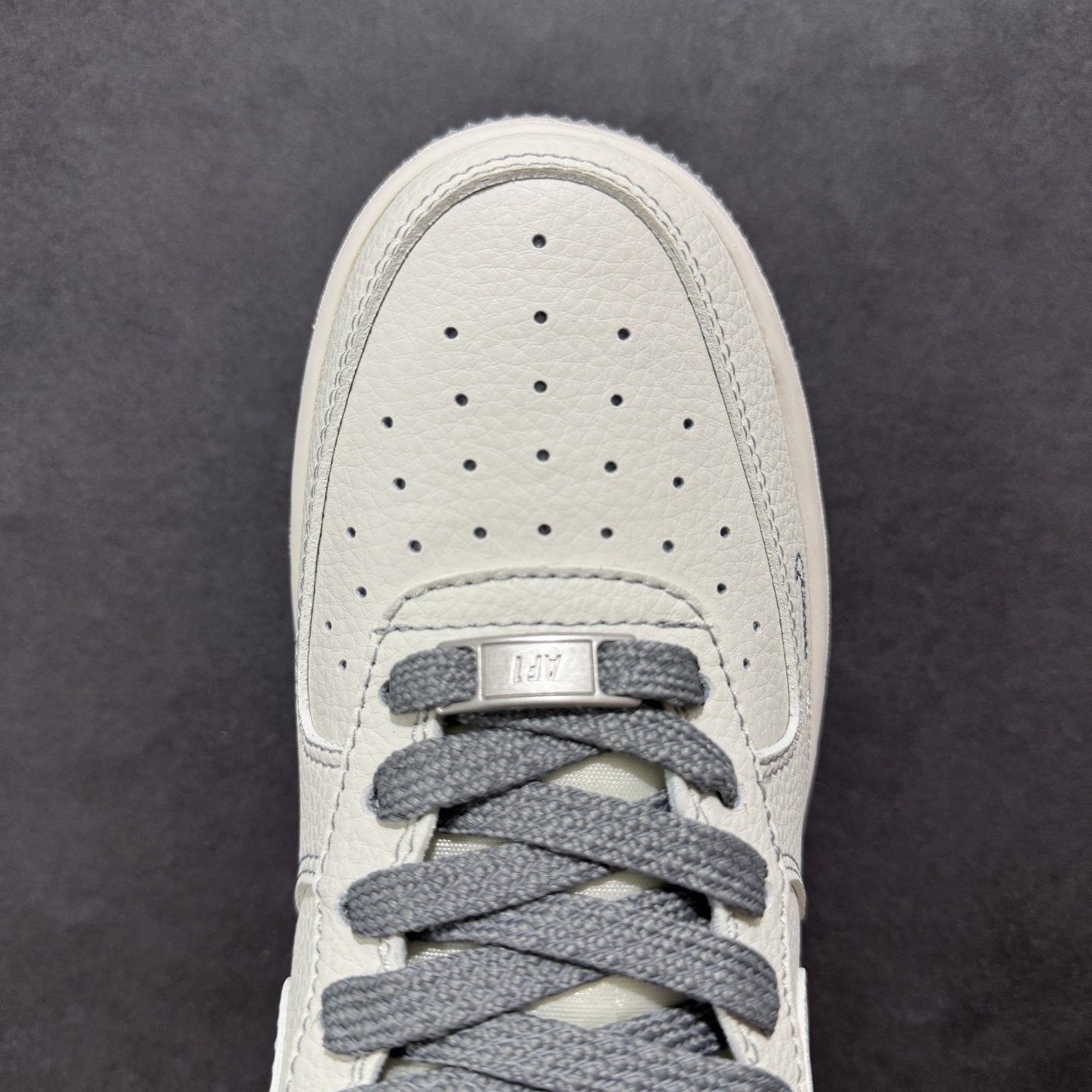 260 定制版Nike Air Force 1'07 Low 斯图西联名 米灰耐克小勾 空军一号低帮休闲板鞋 HH7518-064
