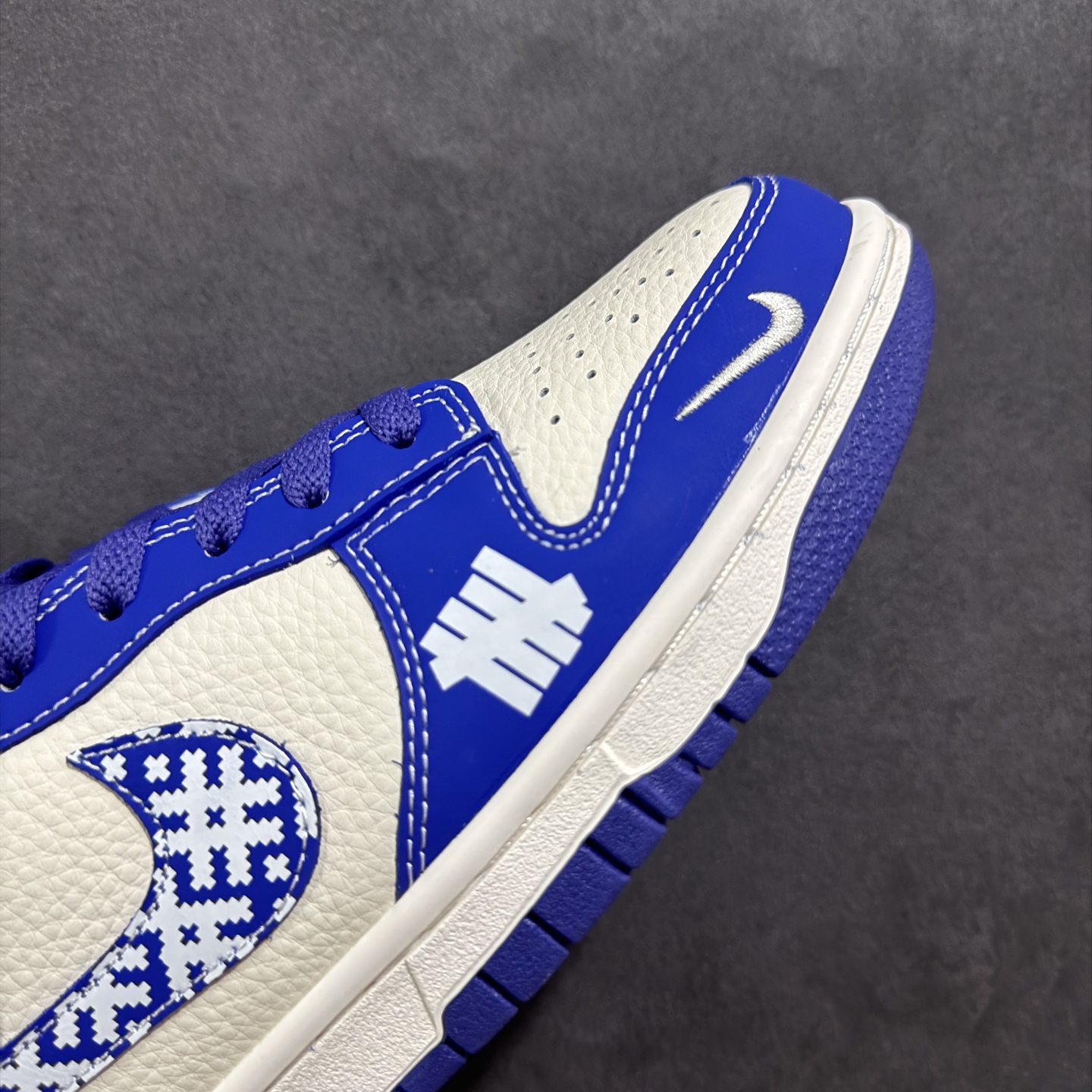 280 定制版Nike SB Dunk Low UN系列 马赛克蓝勾 周年高端定制 低帮休闲板鞋 KK1333-045