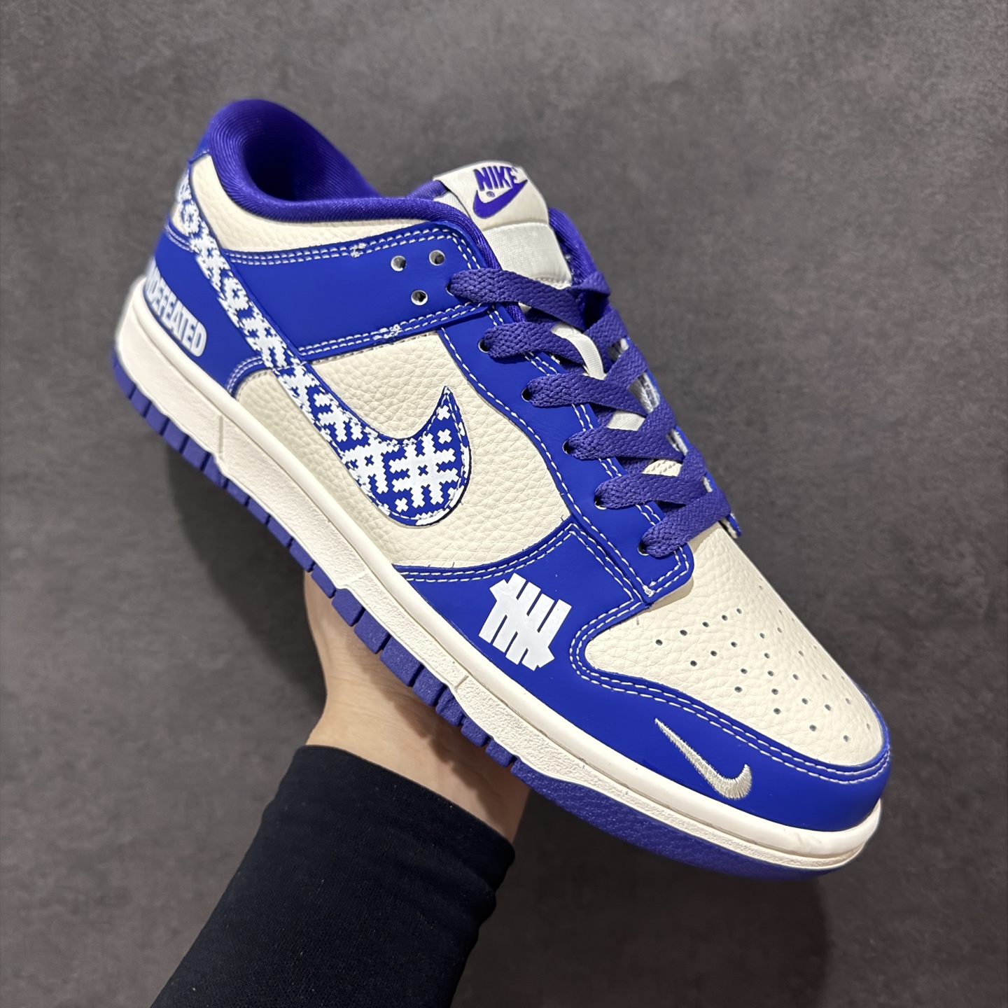 280 定制版Nike SB Dunk Low UN系列 马赛克蓝勾 周年高端定制 低帮休闲板鞋 KK1333-045