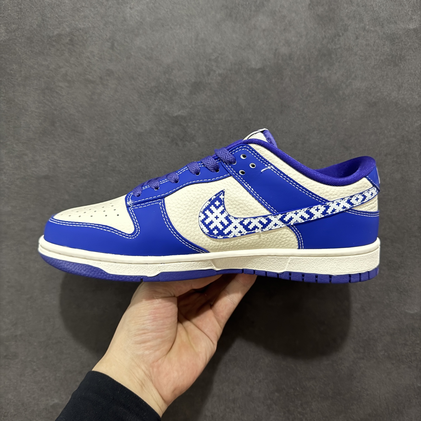280 定制版Nike SB Dunk Low UN系列 马赛克蓝勾 周年高端定制 低帮休闲板鞋 KK1333-045