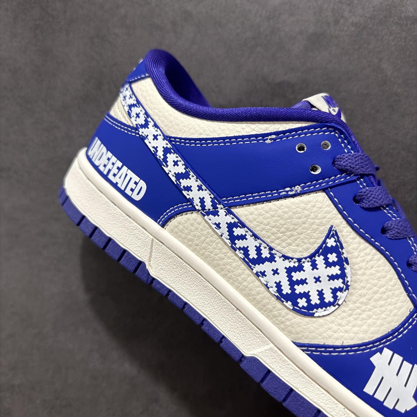280 定制版Nike SB Dunk Low UN系列 马赛克蓝勾 周年高端定制 低帮休闲板鞋 KK1333-045