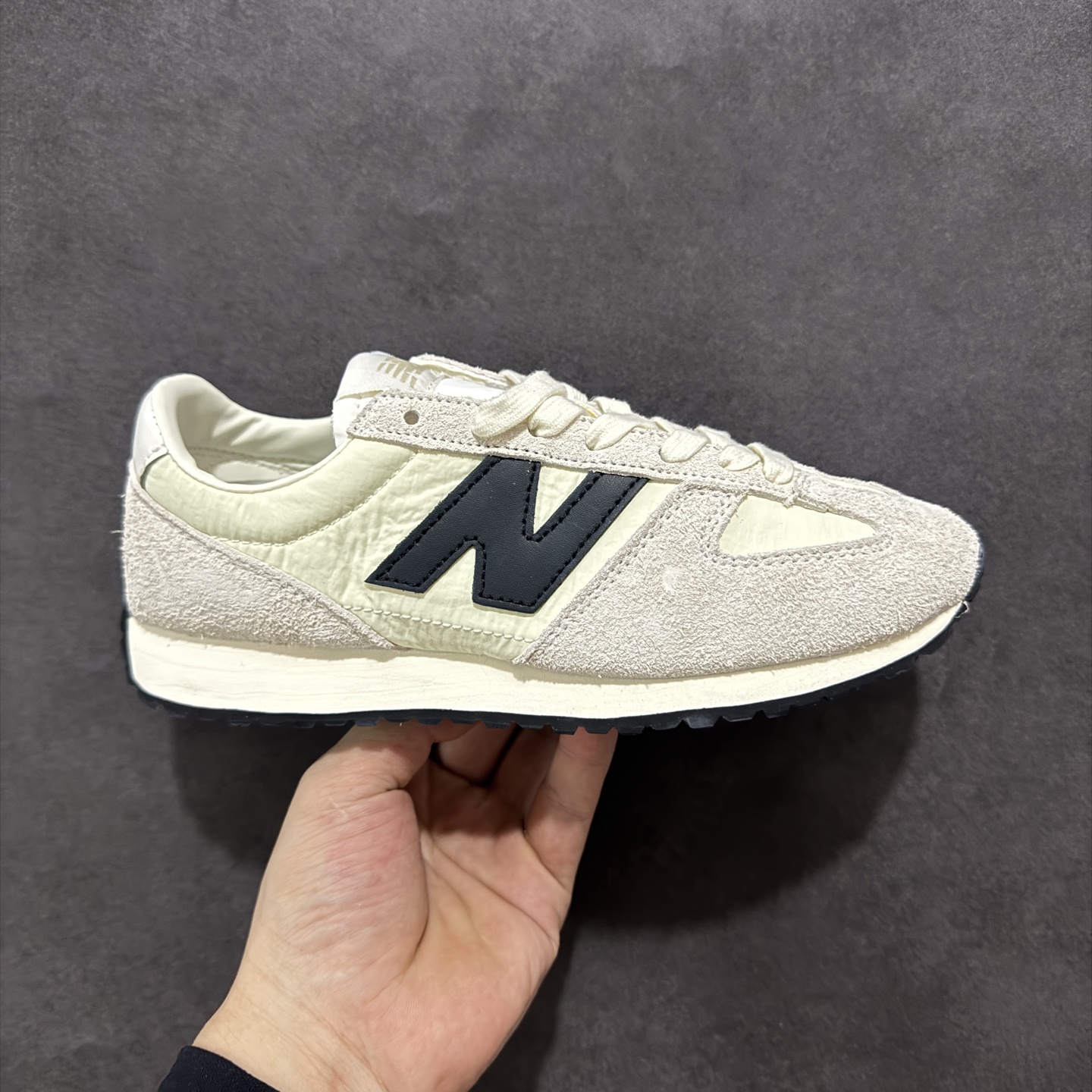 170 New Balance NB 471 系列 鞋款特别附赠两双带有品牌标识的限定配色鞋带 U471AM
