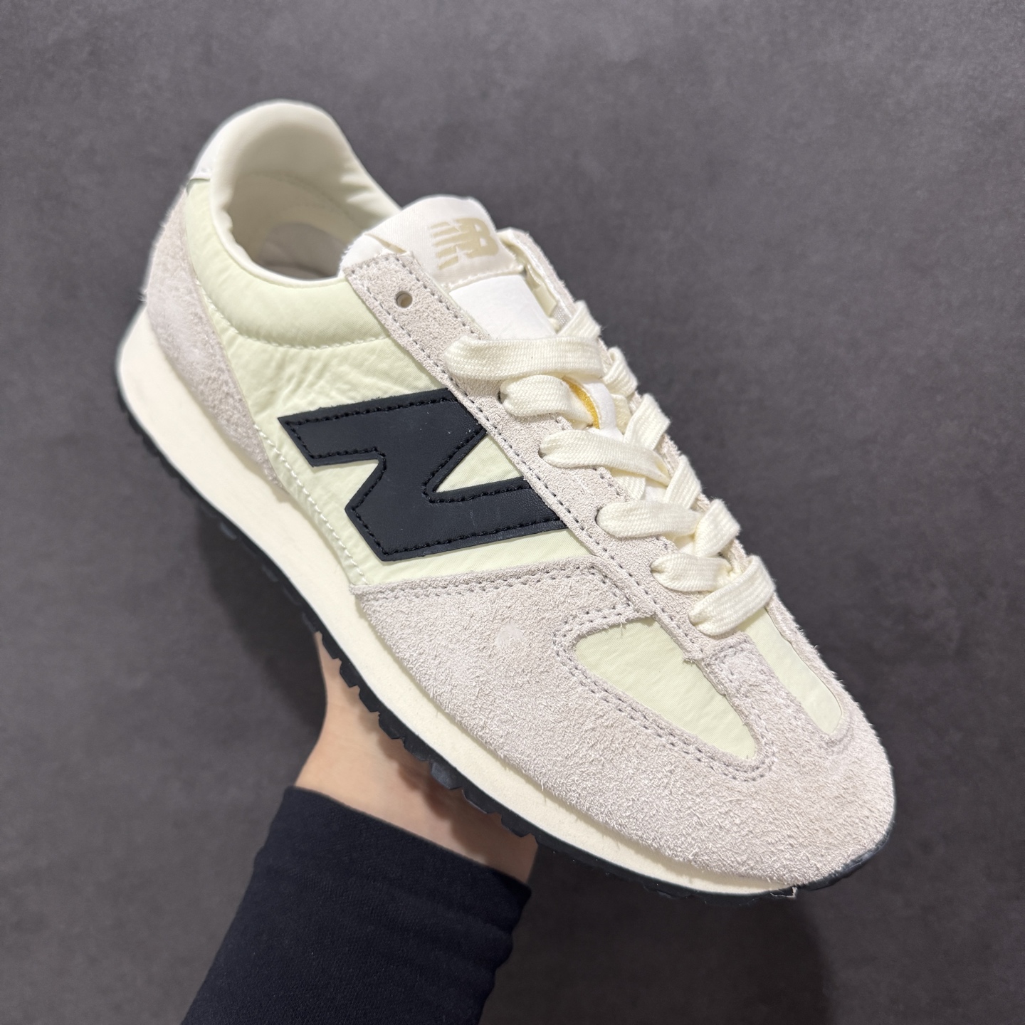 170 New Balance NB 471 系列 鞋款特别附赠两双带有品牌标识的限定配色鞋带 U471AM