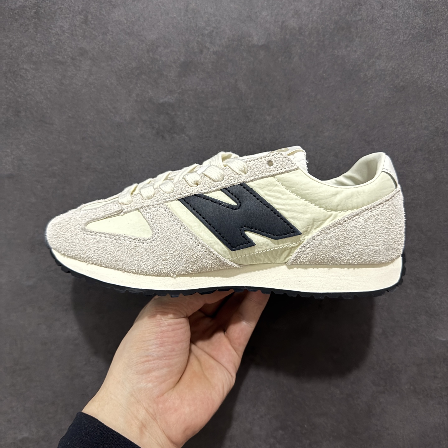 170 New Balance NB 471 系列 鞋款特别附赠两双带有品牌标识的限定配色鞋带 U471AM