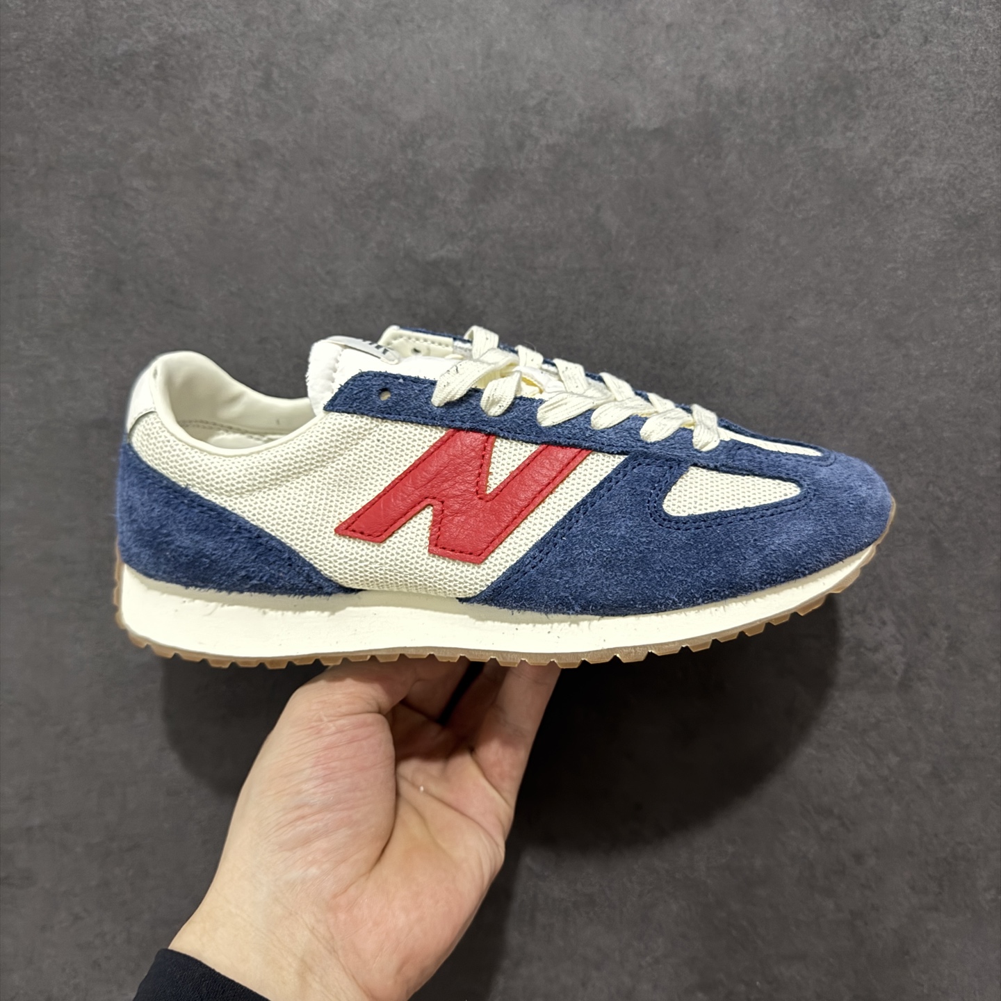 170 New Balance NB 471 系列 鞋款特别附赠两双带有品牌标识的限定配色鞋带 U471AK
