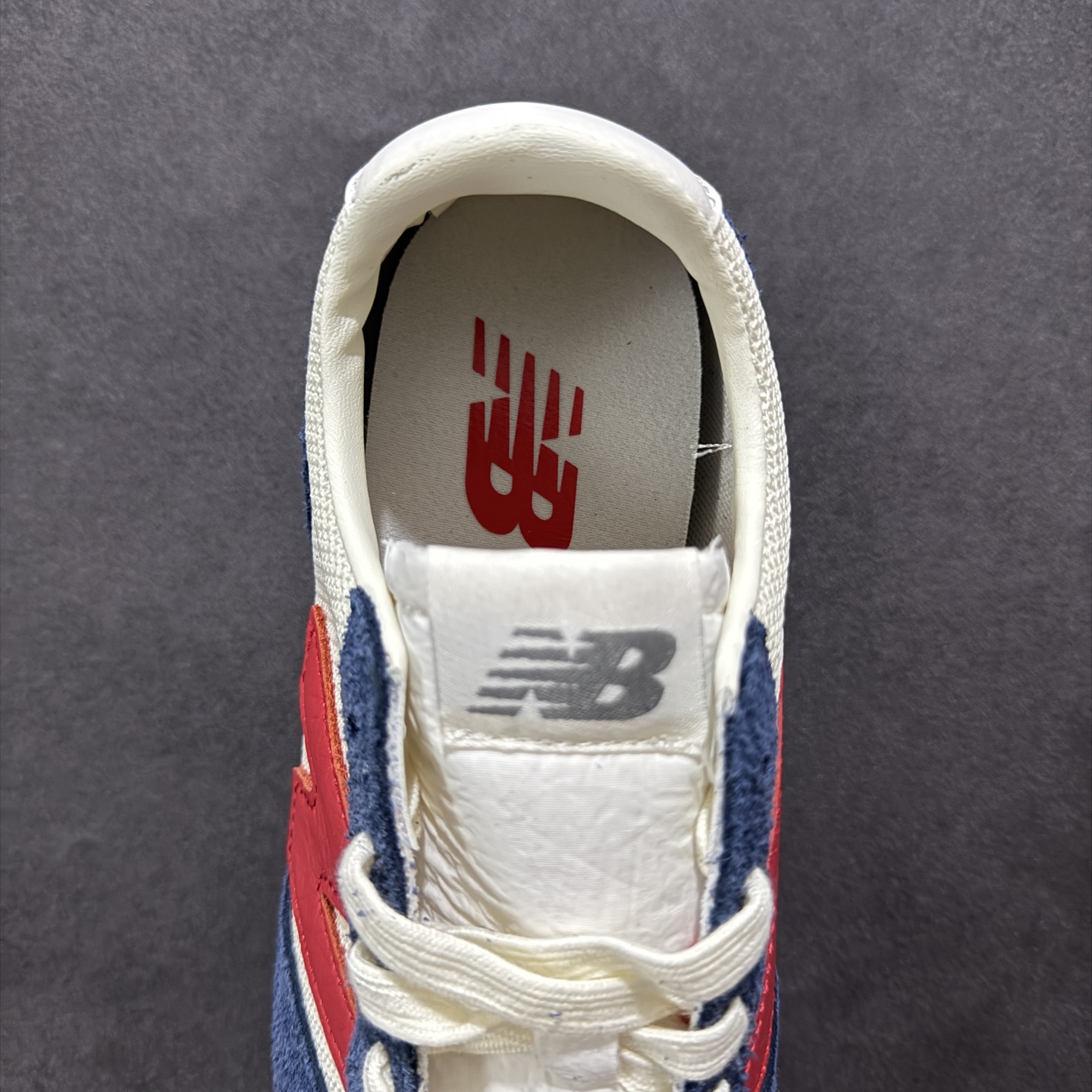 170 New Balance NB 471 系列 鞋款特别附赠两双带有品牌标识的限定配色鞋带 U471AK