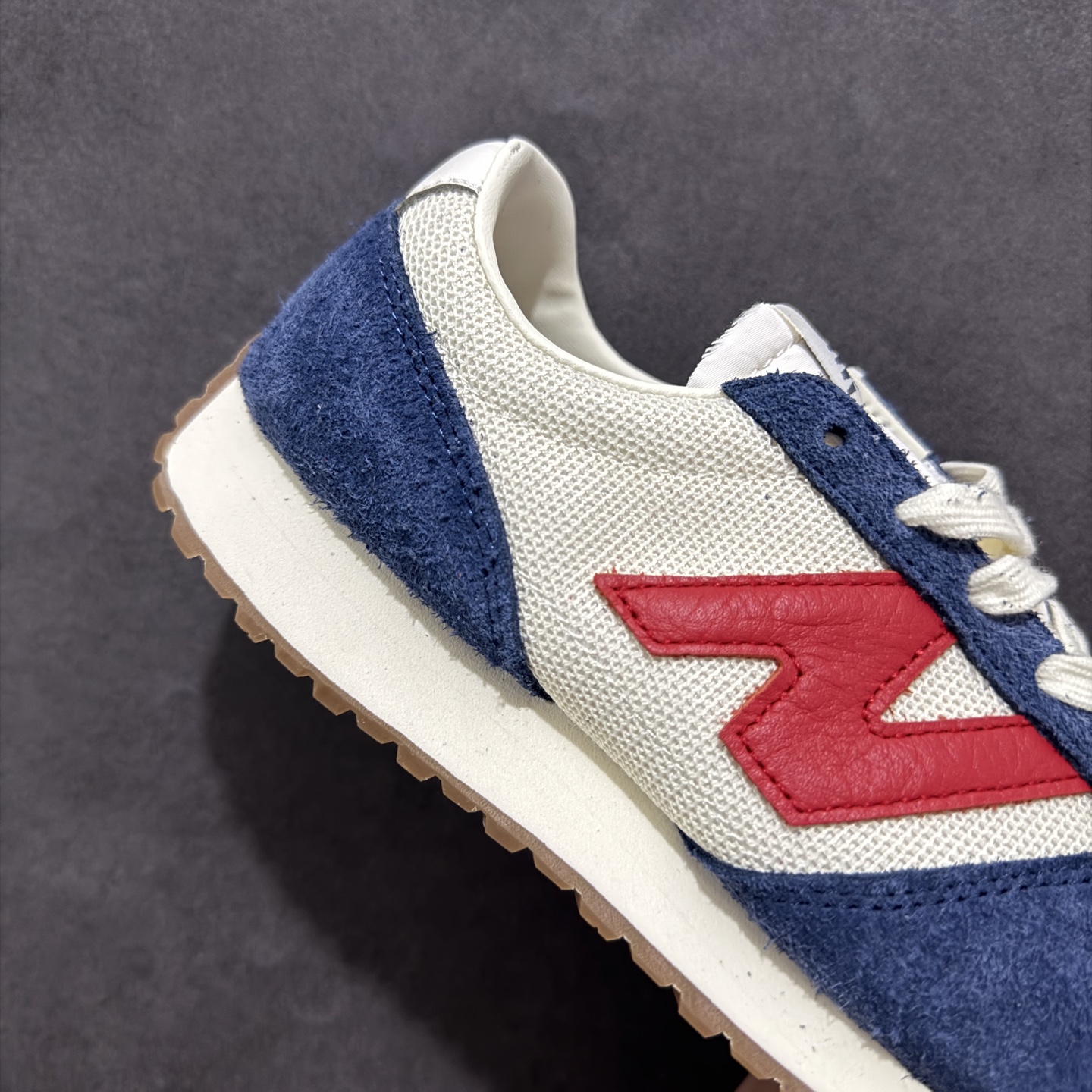 170 New Balance NB 471 系列 鞋款特别附赠两双带有品牌标识的限定配色鞋带 U471AK