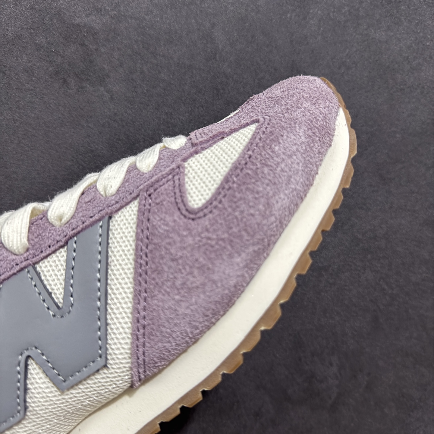 170 New Balance NB 471 系列 鞋款特别附赠两双带有品牌标识的限定配色鞋带 U471AL