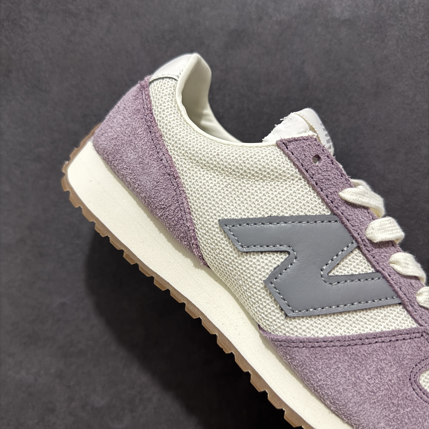 170 New Balance NB 471 系列 鞋款特别附赠两双带有品牌标识的限定配色鞋带 U471AL