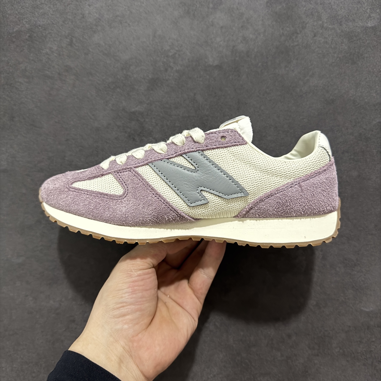 170 New Balance NB 471 系列 鞋款特别附赠两双带有品牌标识的限定配色鞋带 U471AL