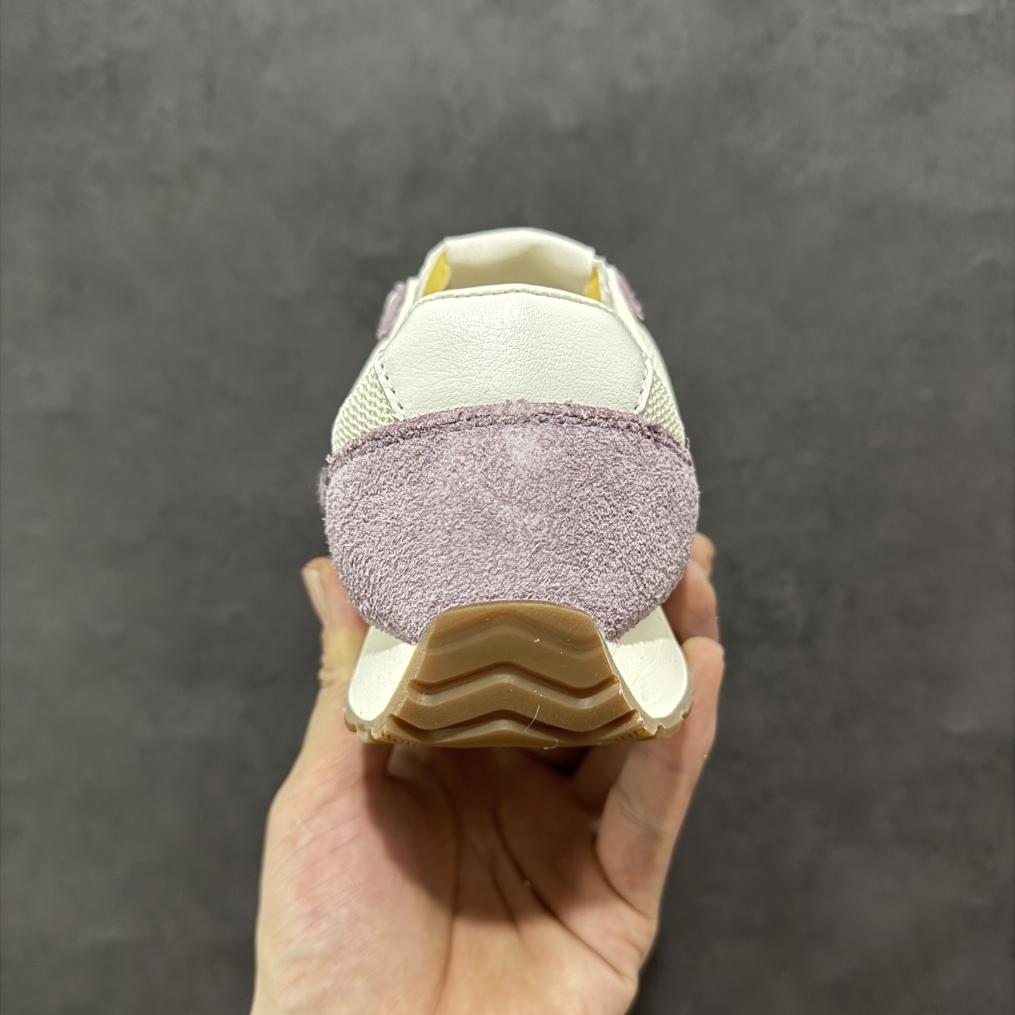 170 New Balance NB 471 系列 鞋款特别附赠两双带有品牌标识的限定配色鞋带 U471AL
