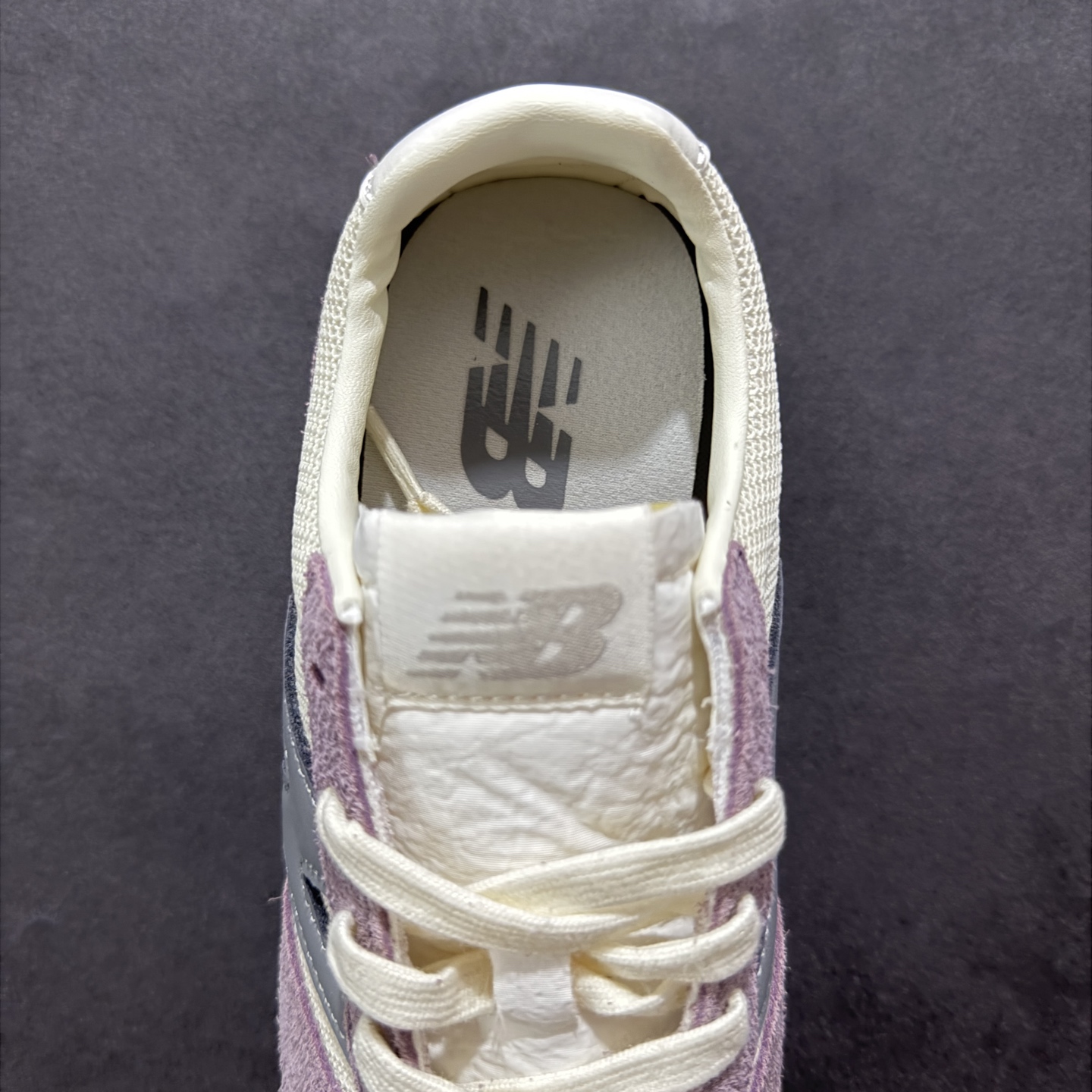 170 New Balance NB 471 系列 鞋款特别附赠两双带有品牌标识的限定配色鞋带 U471AL