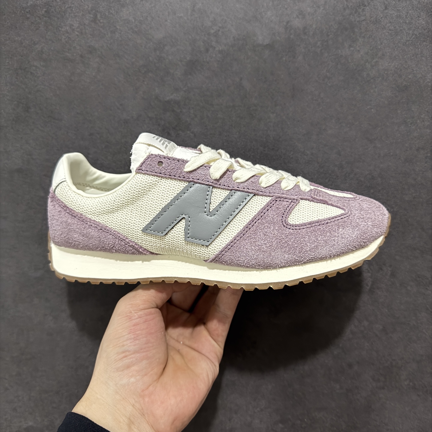 170 New Balance NB 471 系列 鞋款特别附赠两双带有品牌标识的限定配色鞋带 U471AL