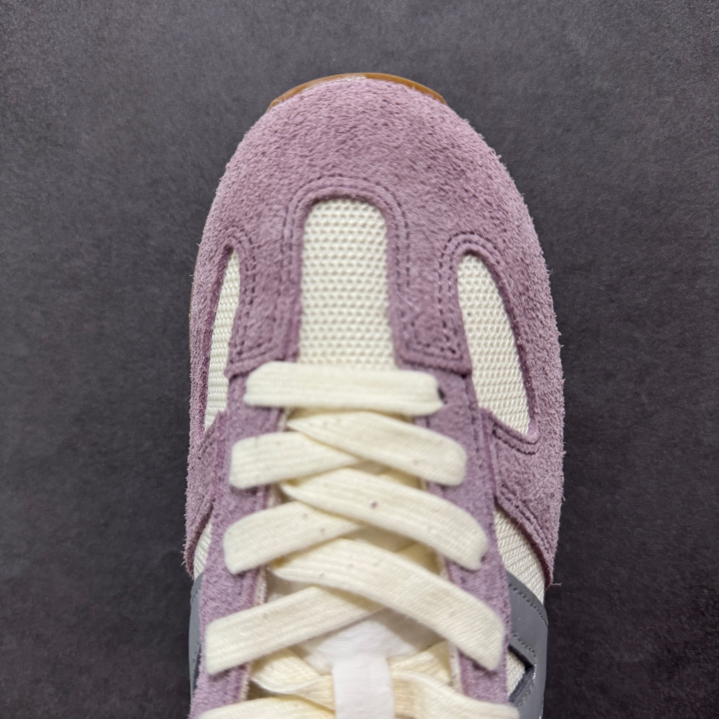 170 New Balance NB 471 系列 鞋款特别附赠两双带有品牌标识的限定配色鞋带 U471AL