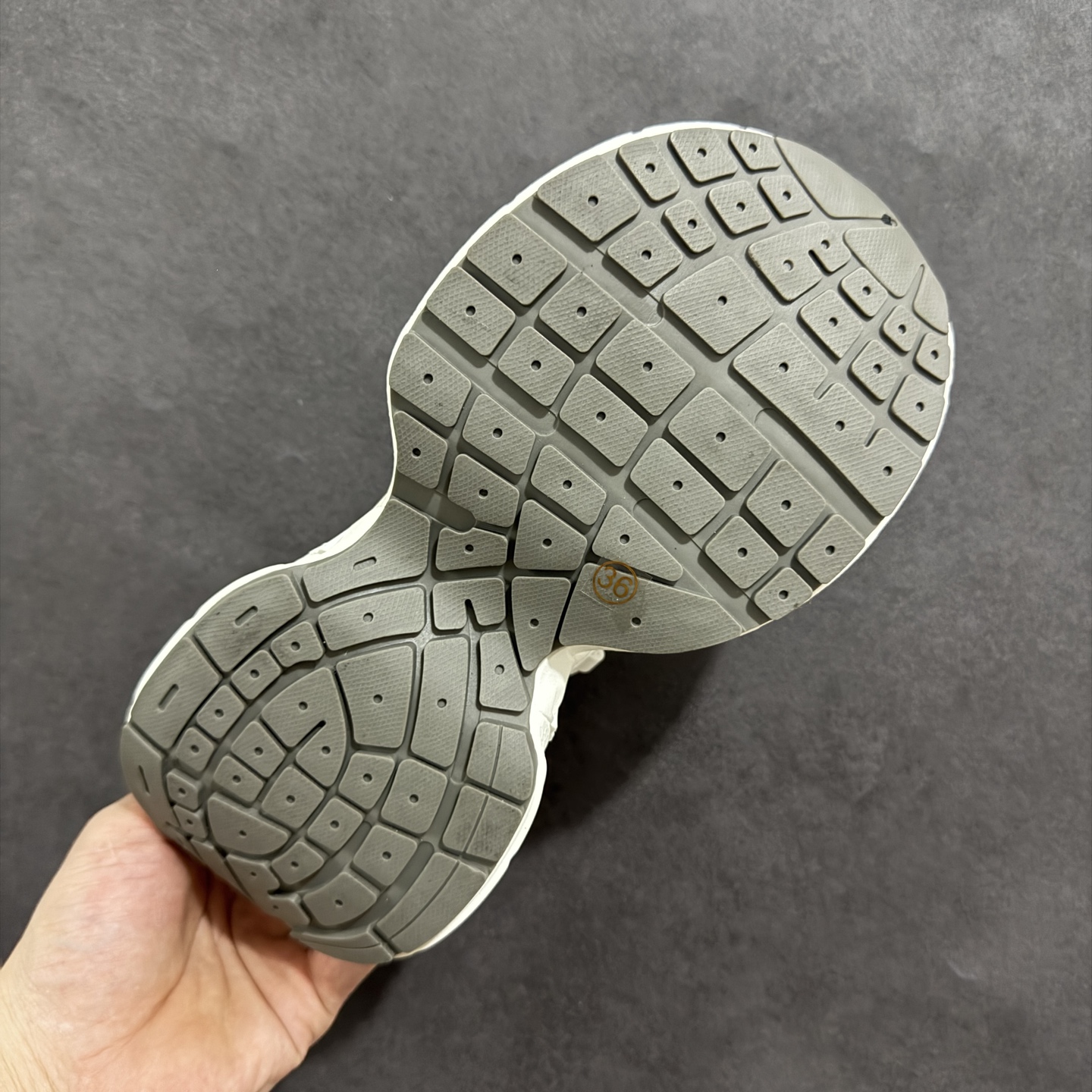 图片[9]-【公司级】GG-CC Chunky Low 休闲时尚运动老爹鞋系列 #广东大厂出品 完美细节 25ss春季新款 大长腿 时髦look轻松定格 不费力展现率性氛围 酷帅机能风不规则设计大底 GGcc灰色网布拼色造型设计 轻便舒适百搭 不管怎么搭都敲好看~ 尺码： 35 36 37 38 39 40-选品中心