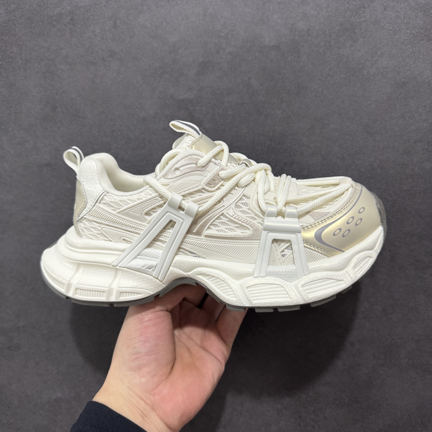 【公司级】GG-CC Chunky Low 休闲时尚运动老爹鞋系列 #广东大厂出品 完美细节 25ss春季新款 大长腿 时髦look轻松定格 不费力展现率性氛围 酷帅机能风不规则设计大底 GGcc灰色网布拼色造型设计 轻便舒适百搭 不管怎么搭都敲好看~ 尺码: 35 36 37 38 39 40-选品中心