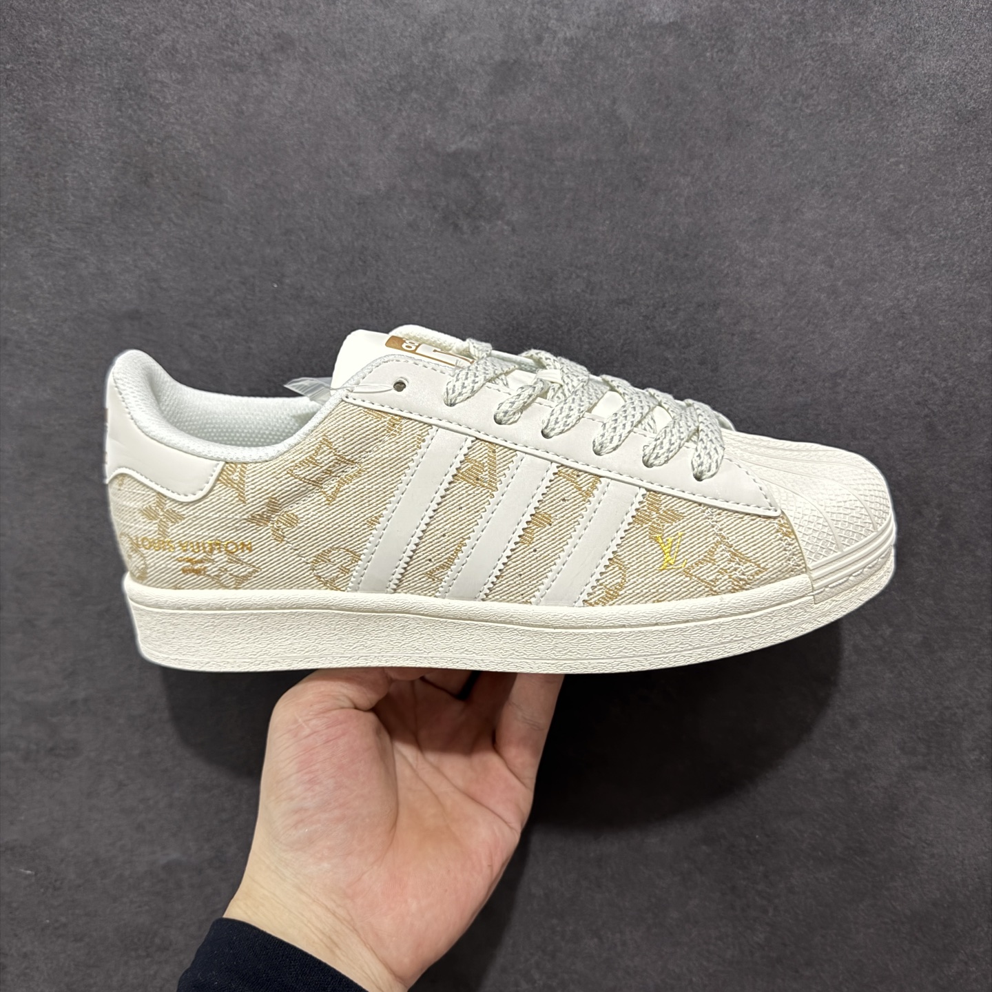  
【定制版】AD Originals Superstar x Louis Vuitton 白金
采用全