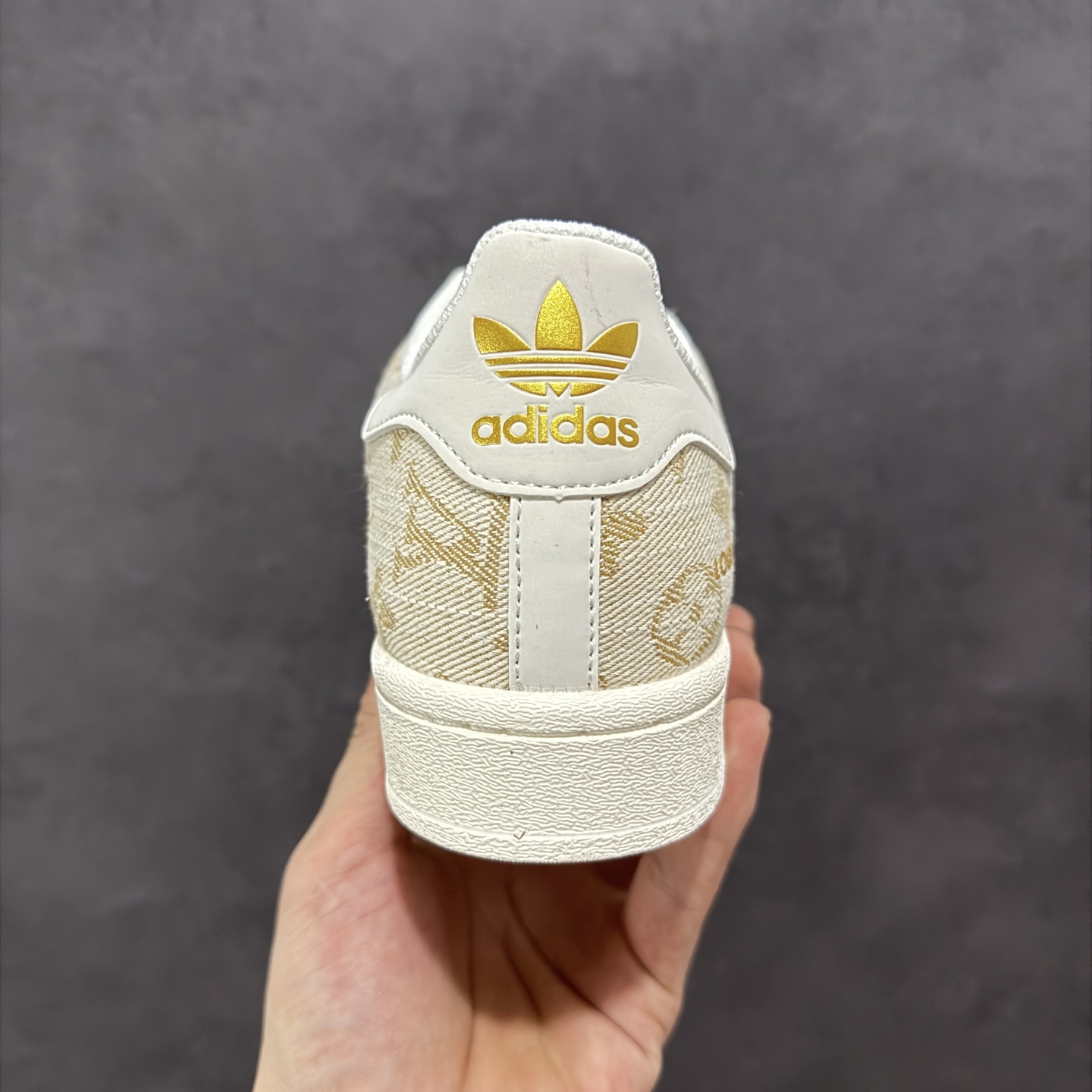  
【定制版】AD Originals Superstar x Louis Vuitton 白金
采用全