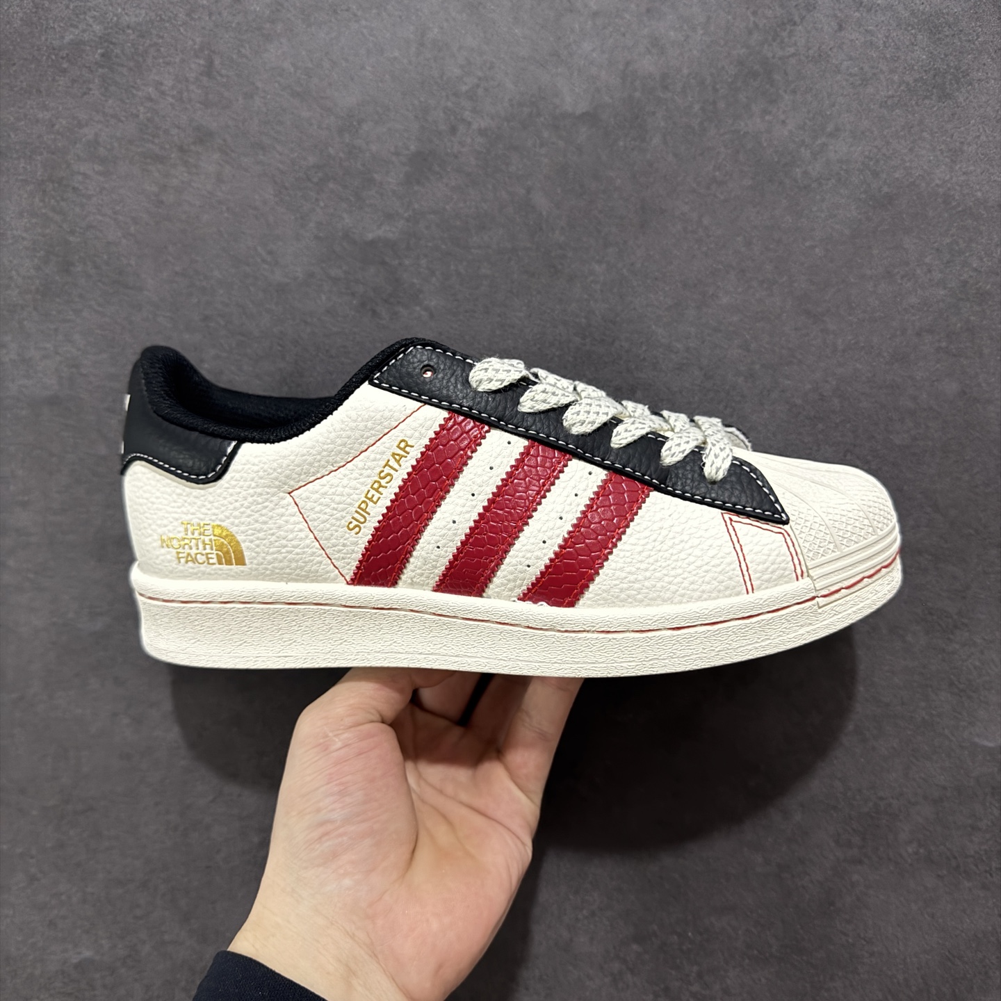  
【定制版】AD Originals Superstar x The North Face 白红黑
采
