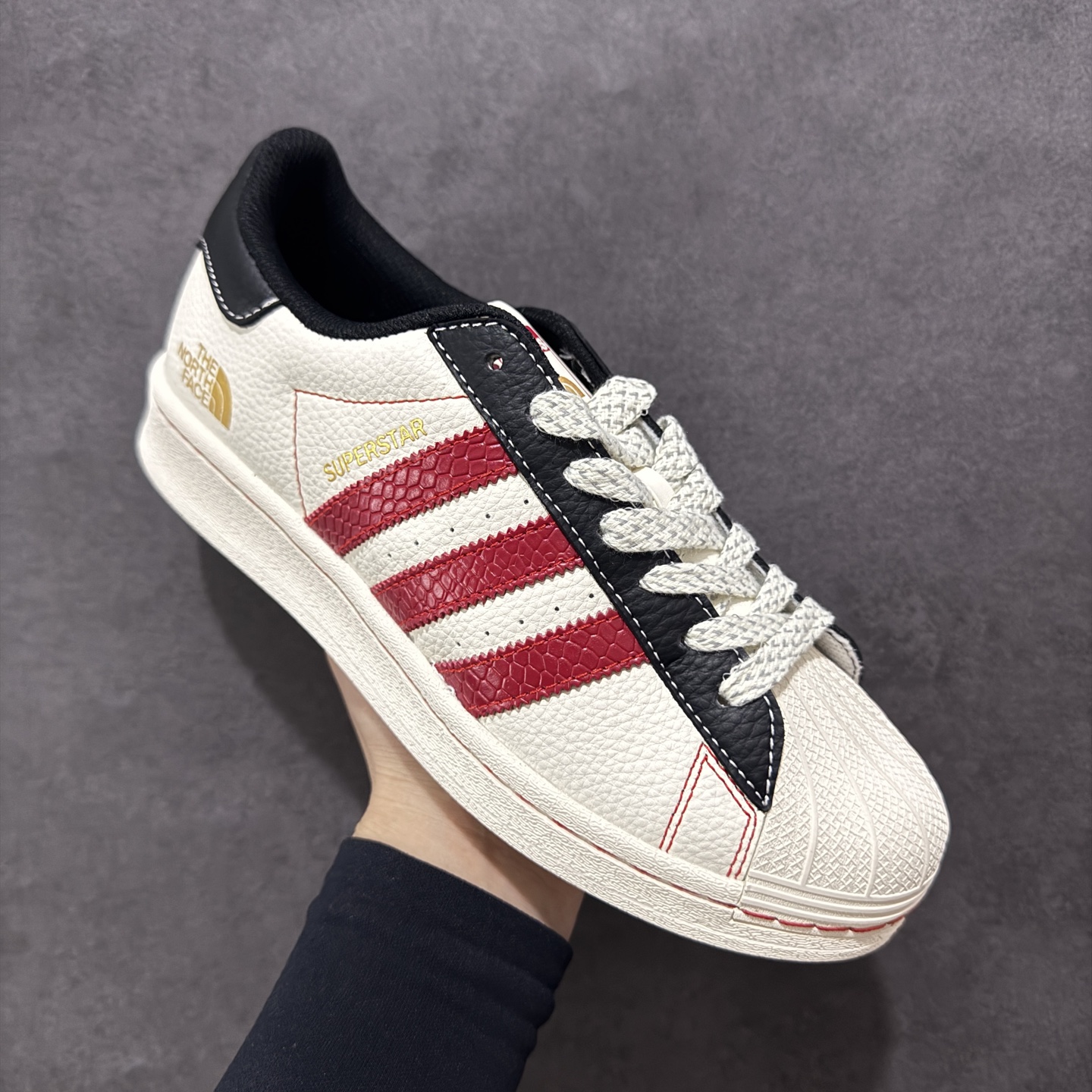  
【定制版】AD Originals Superstar x The North Face 白红黑
采