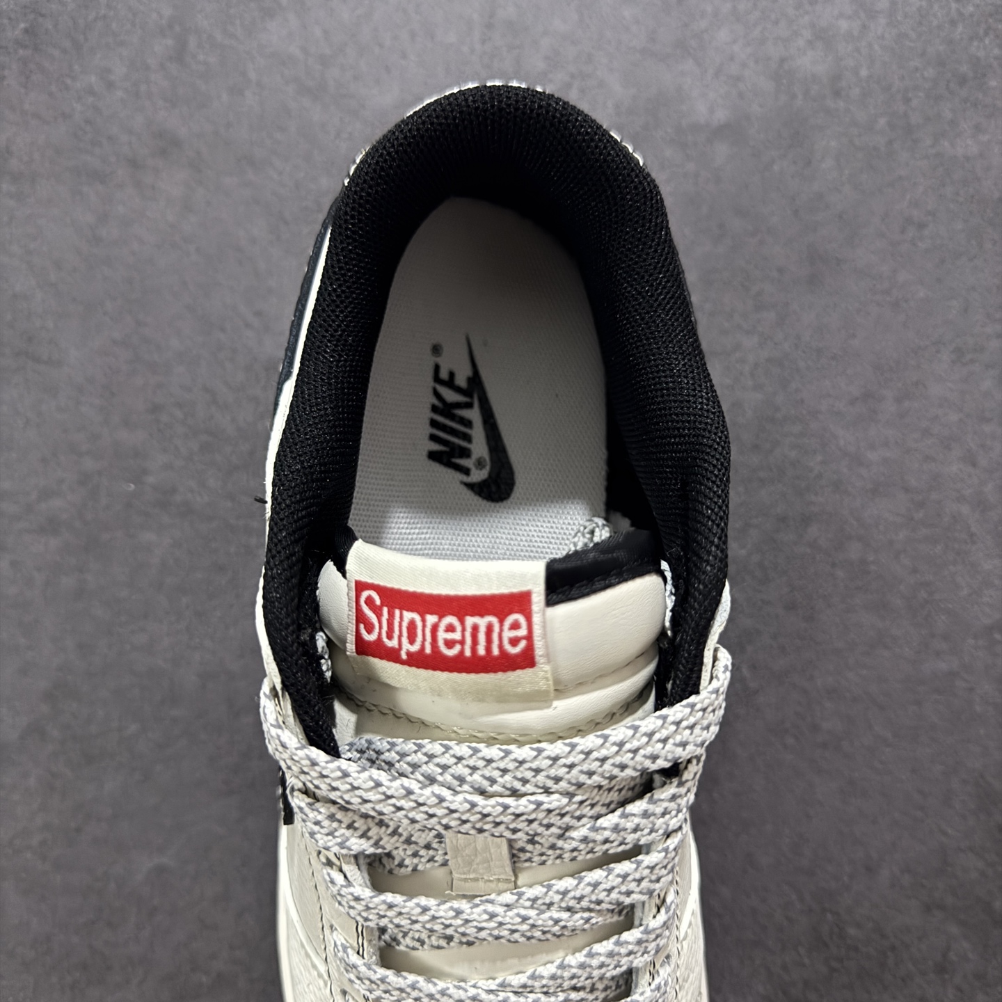 260 定制版Nike SB Dunk Low x Supreme 白黑红三小钩 XF8698-078