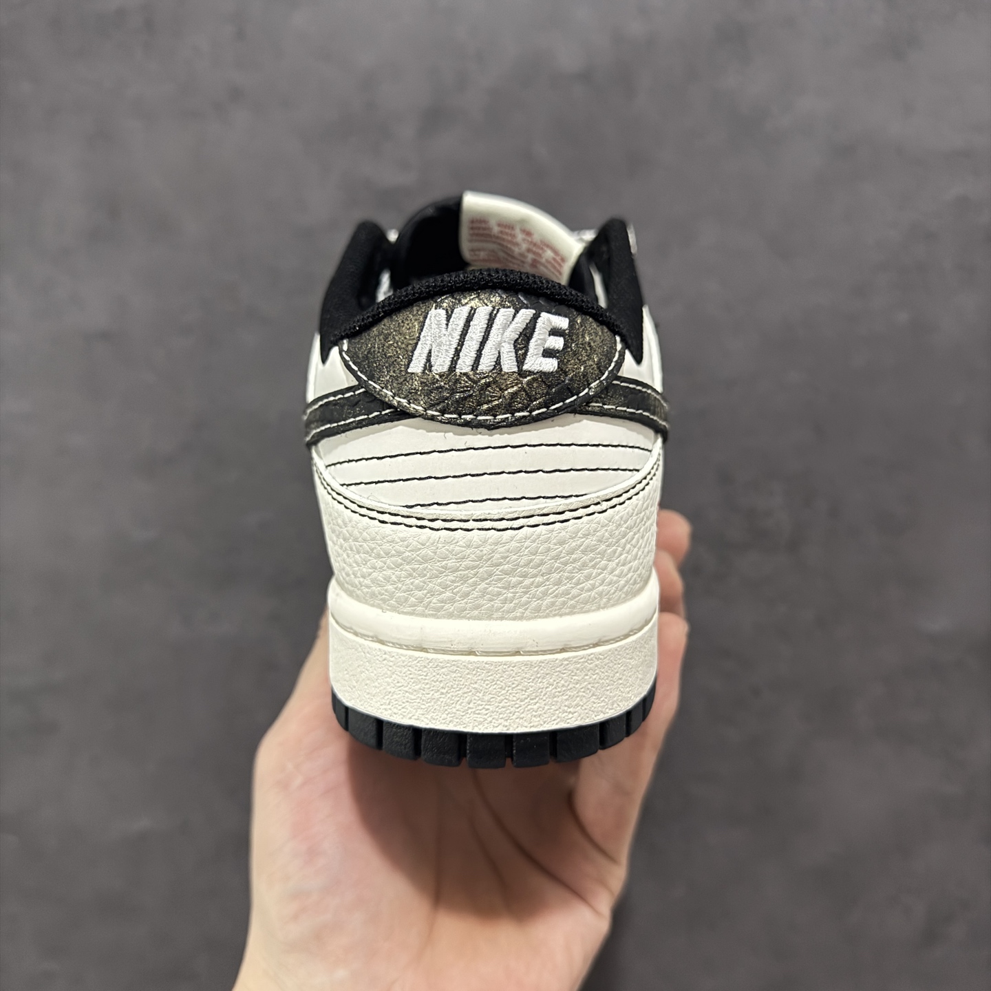 260 定制版Nike SB Dunk Low x Supreme 白黑红三小钩 XF8698-078