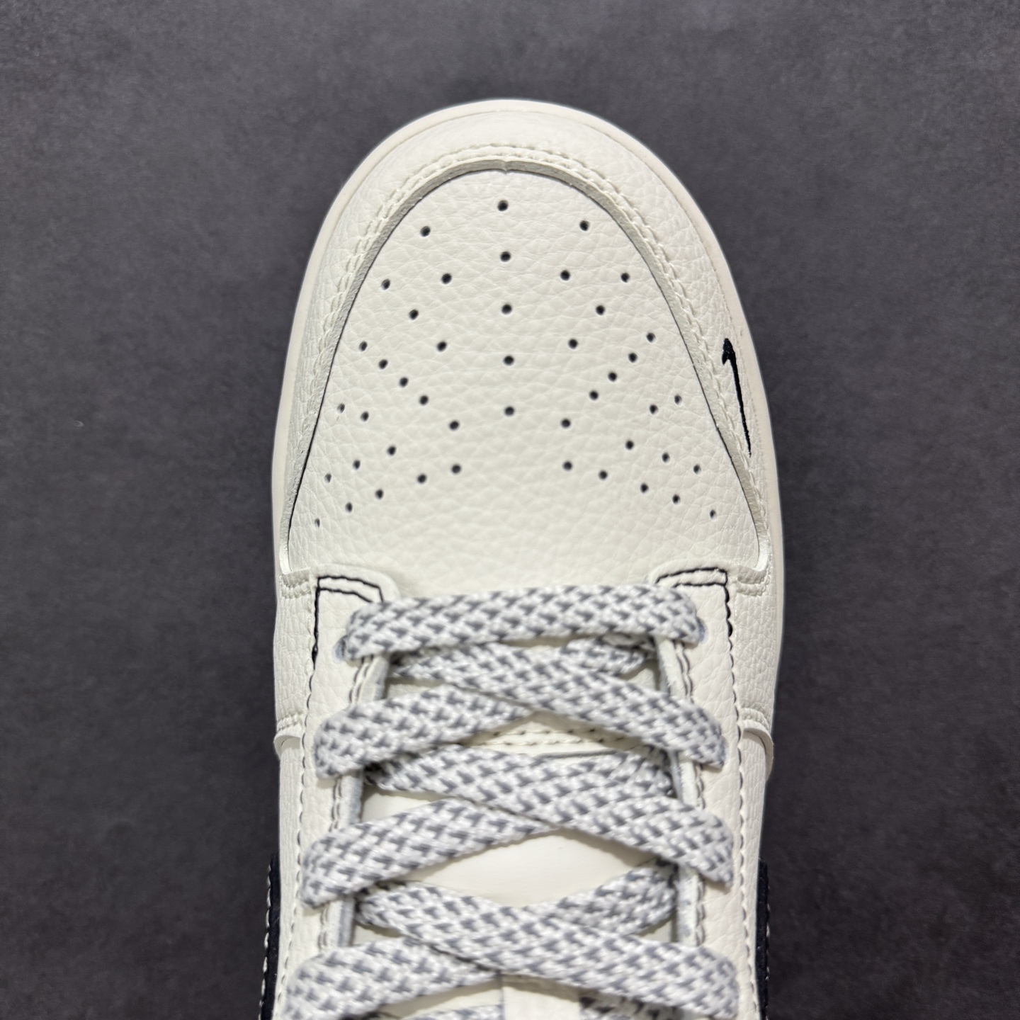 260 定制版Nike SB Dunk Low x Supreme 白黑红三小钩 XF8698-078
