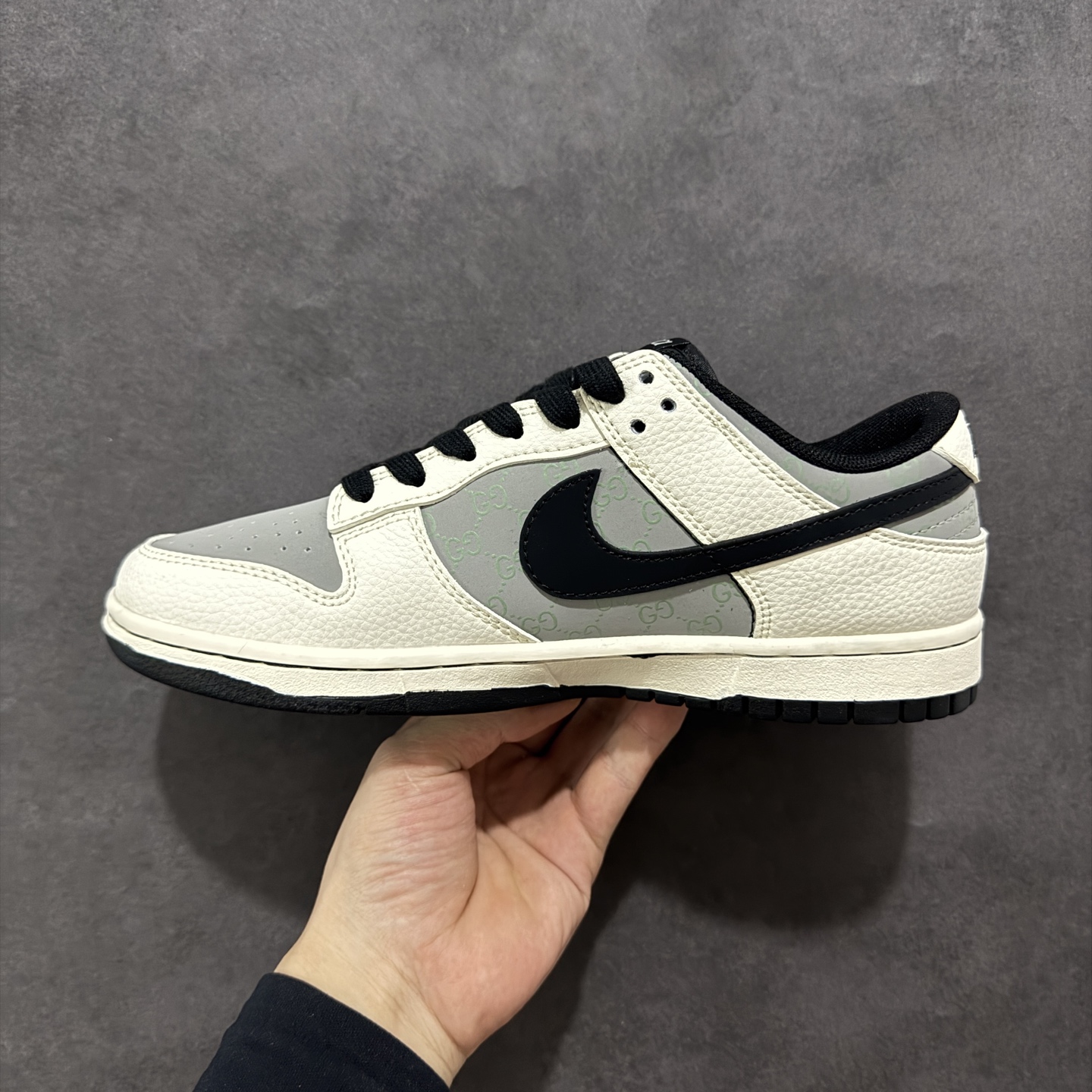 260 定制版Nike SB Dunk Low x GUCCI 白灰黑小钩 XD1588-204