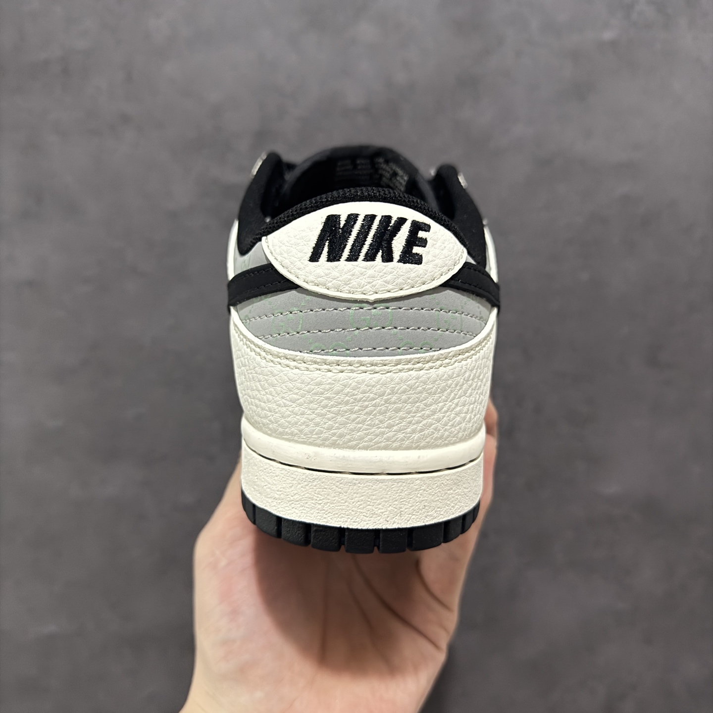 260 定制版Nike SB Dunk Low x GUCCI 白灰黑小钩 XD1588-204