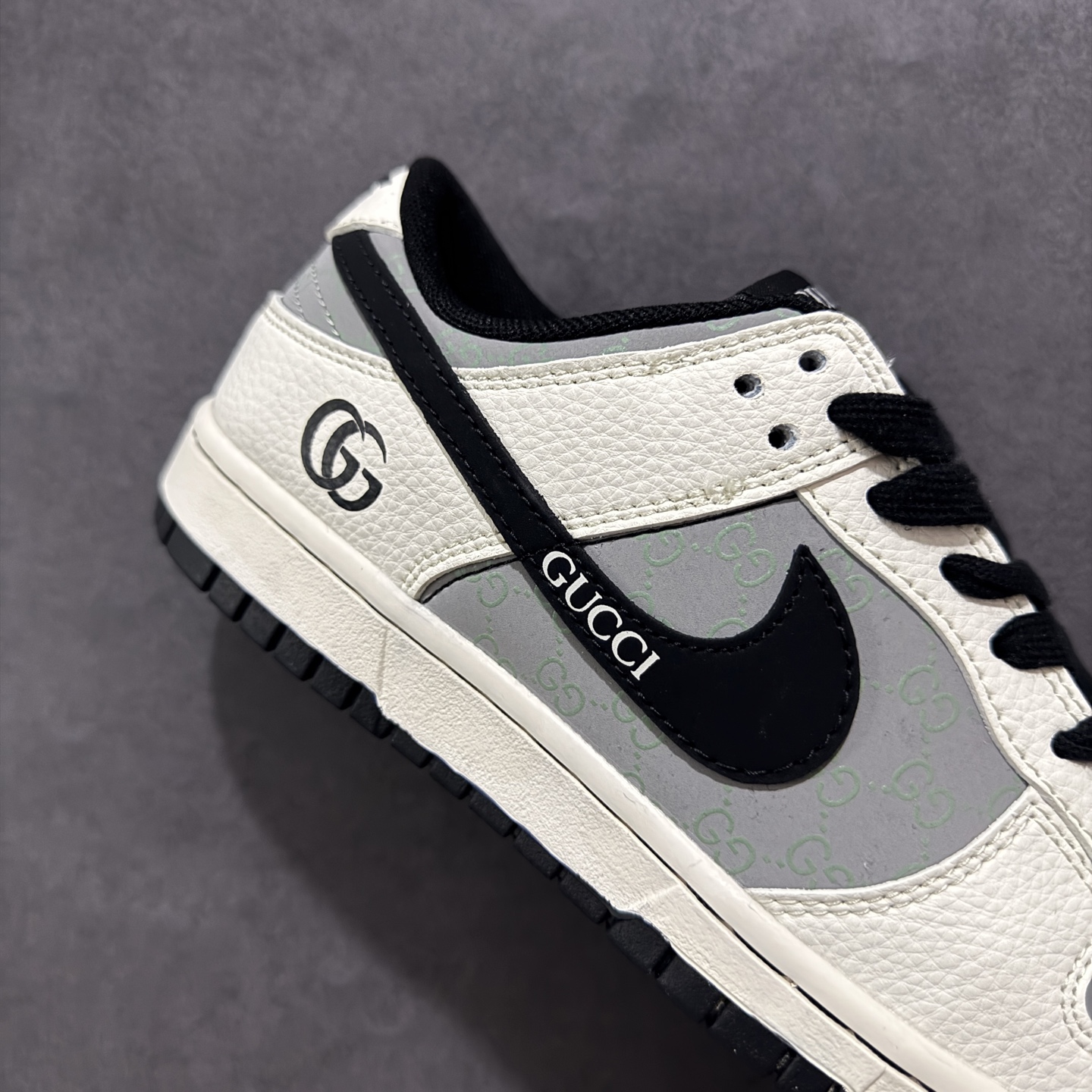260 定制版Nike SB Dunk Low x GUCCI 白灰黑小钩 XD1588-204