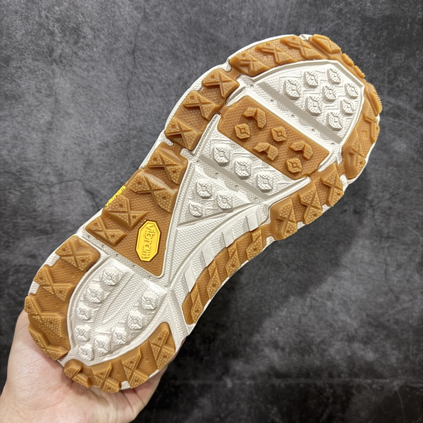 【纯原版】联名款HOKA ONE ONE Tor Uitra Low
托亚潮流户外越野登山功能鞋