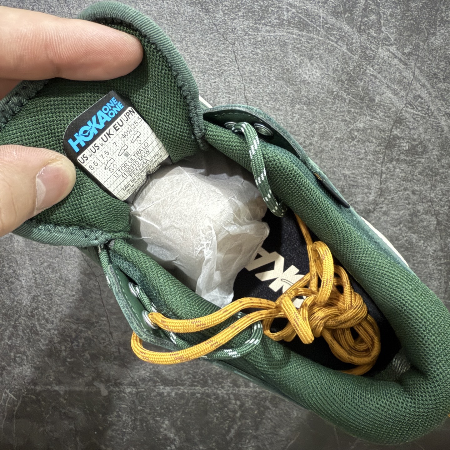 图片[7]-【纯原版】联名款HOKA ONE ONE Tor Uitra Low 托亚潮流户外越野登山功能鞋 鞋款利用机能、户外、复古元素将都市型格与户外机能无缝结合 既能自由穿梭于城市的钢筋水泥之间 也能轻松演绎山系潮流搭配 全粒面皮革结合模压鞋口 提升持久耐穿度 直至鞋头的鞋带设计 舒适灵活的调节 搭配鞋头处HOKA ONE ONE飞翼纹饰 营造了个性十足的张扬气场 Tor Ultra 配备 Vibram® 鞋底与 EVA 和RMAT® 中底 给穿著者最佳的抓地力及舒适性 另外中底的金属摇杆可稳定脚部行程 当走过崎岖山路时依然让脚部得到平稳的感觉 而整对鞋以皮革和耐用尼龙布材打造 与坚固的鞋底相结合，可以牢固地支撑脚部和脚踝 另外外层搭载的Event技术 保持鞋履防水以及鞋内透气作用 尺码：36 36.5 37.5 38 38.5 39 40 40.5 41 42 42.5 43 44 44.5 45-选品中心