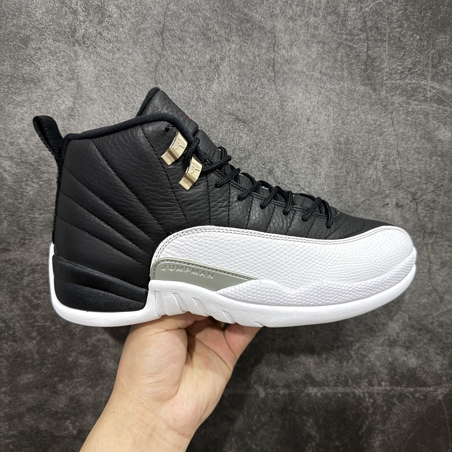 
Air Jordan AJ12 Retro 潮流 中帮 复古篮球鞋 黑白季后赛CT8013-006

