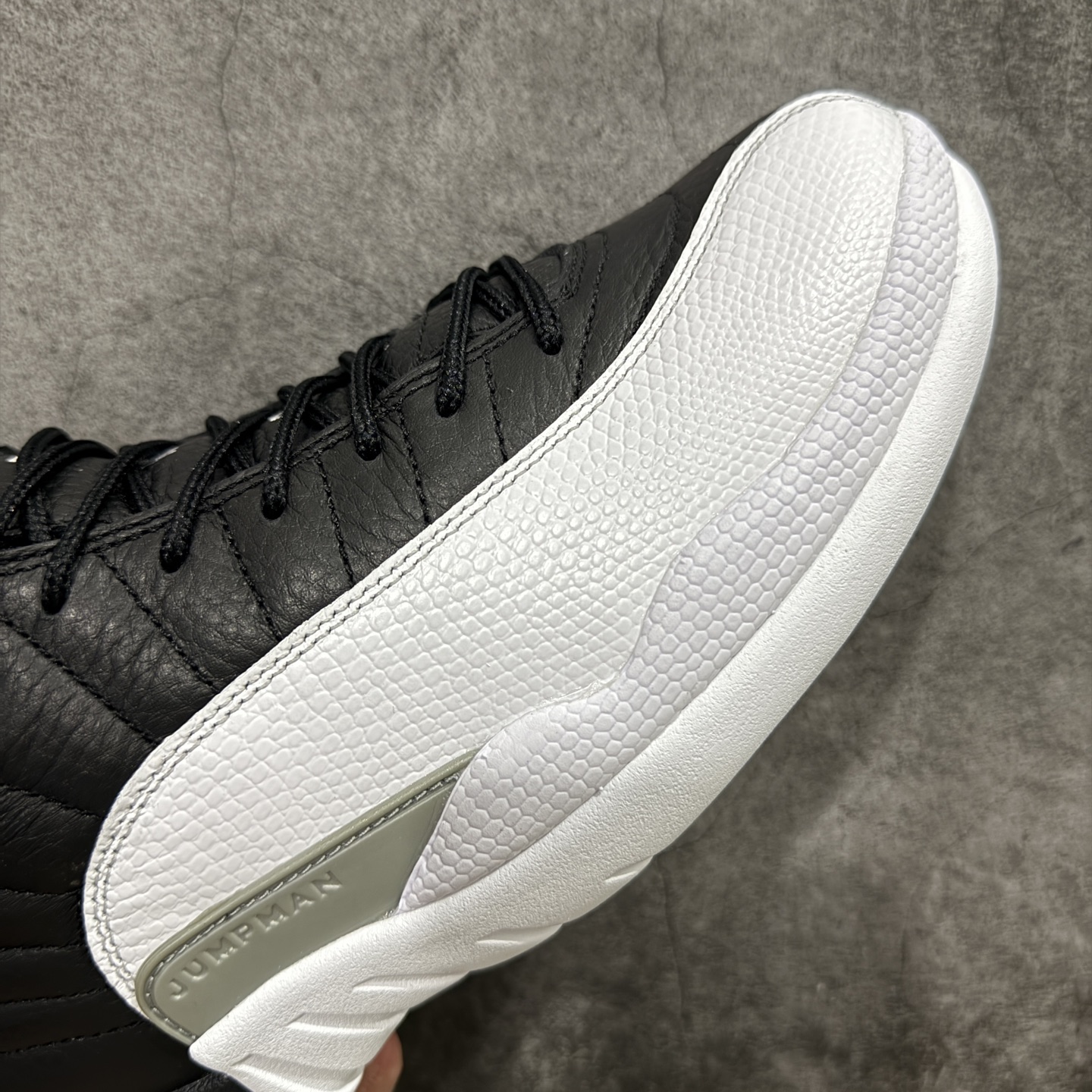
Air Jordan AJ12 Retro 潮流 中帮 复古篮球鞋 黑白季后赛CT8013-006

