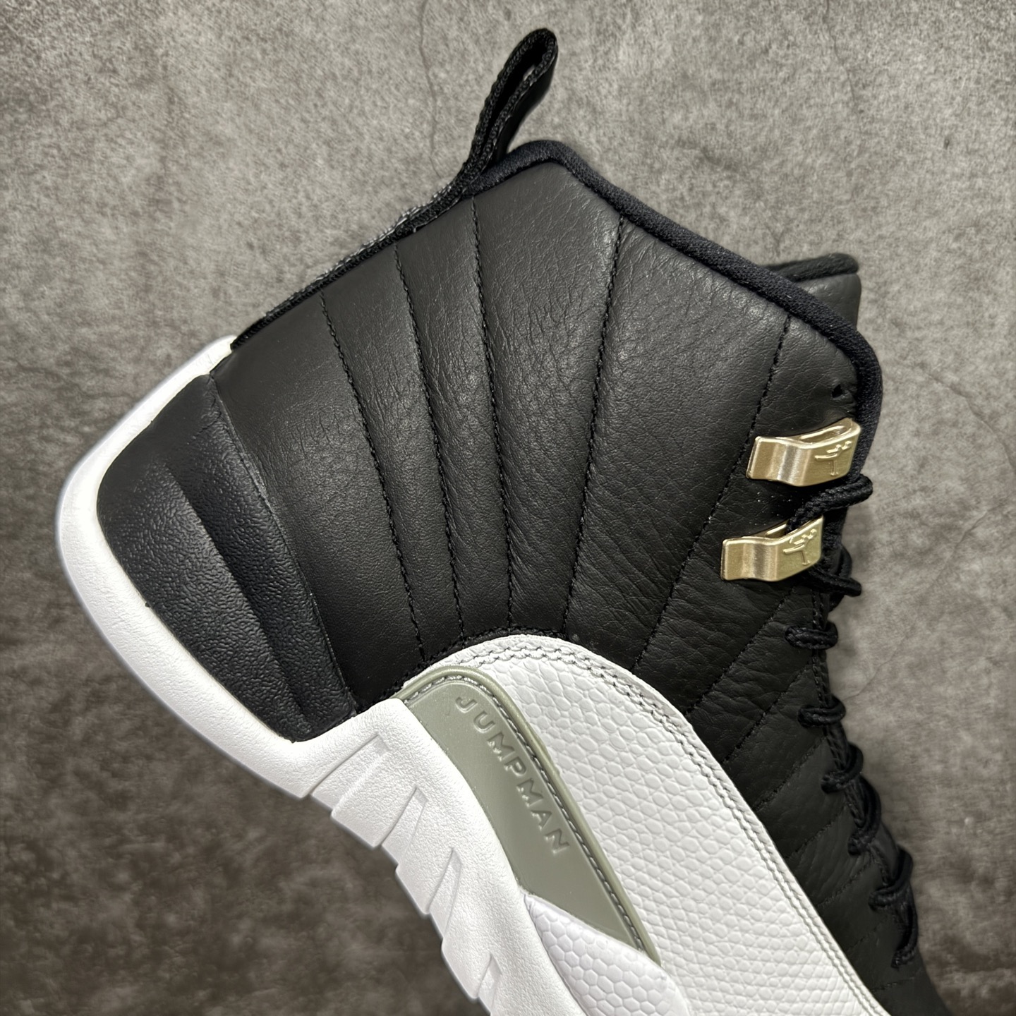 
Air Jordan AJ12 Retro 潮流 中帮 复古篮球鞋 黑白季后赛CT8013-006

