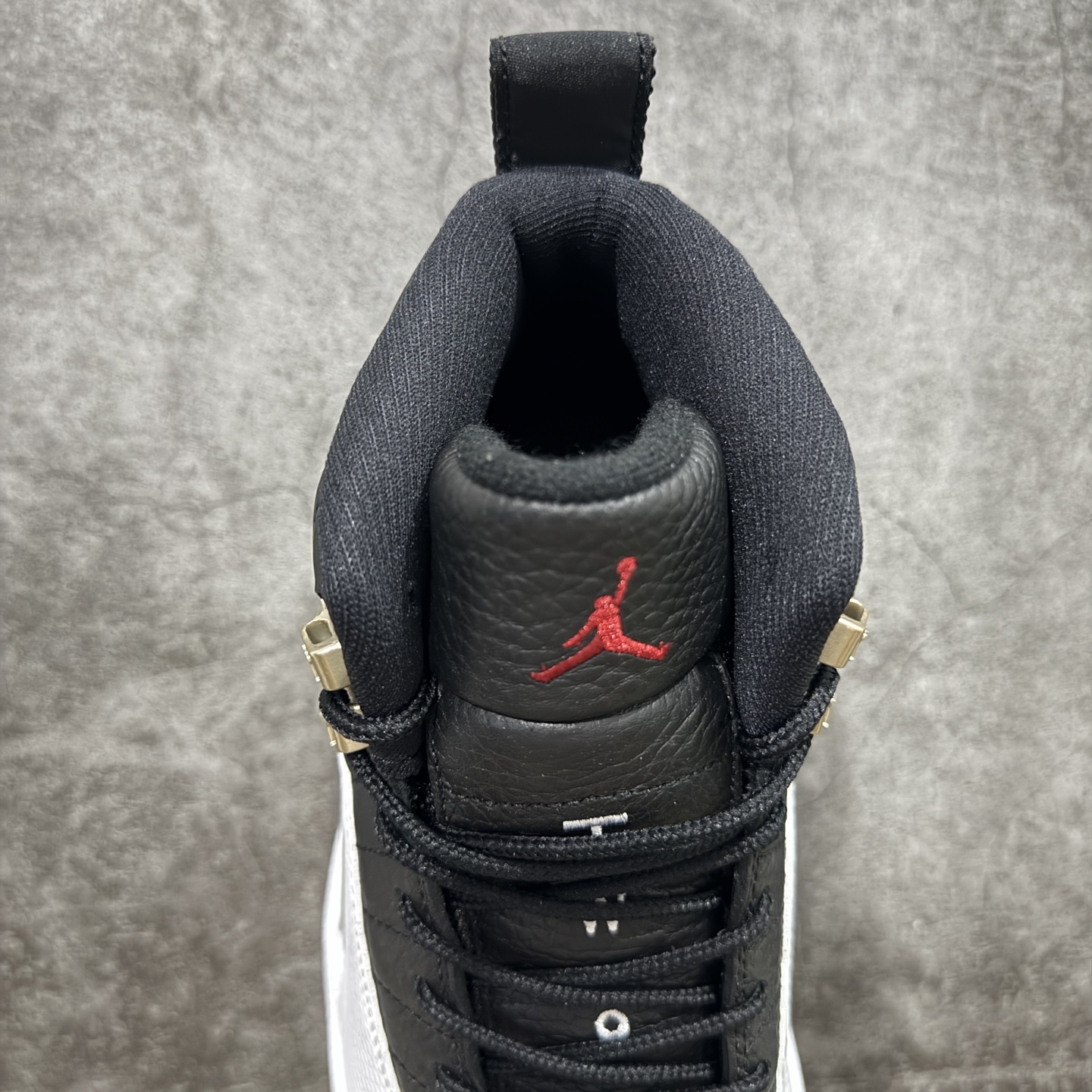 
Air Jordan AJ12 Retro 潮流 中帮 复古篮球鞋 黑白季后赛CT8013-006

