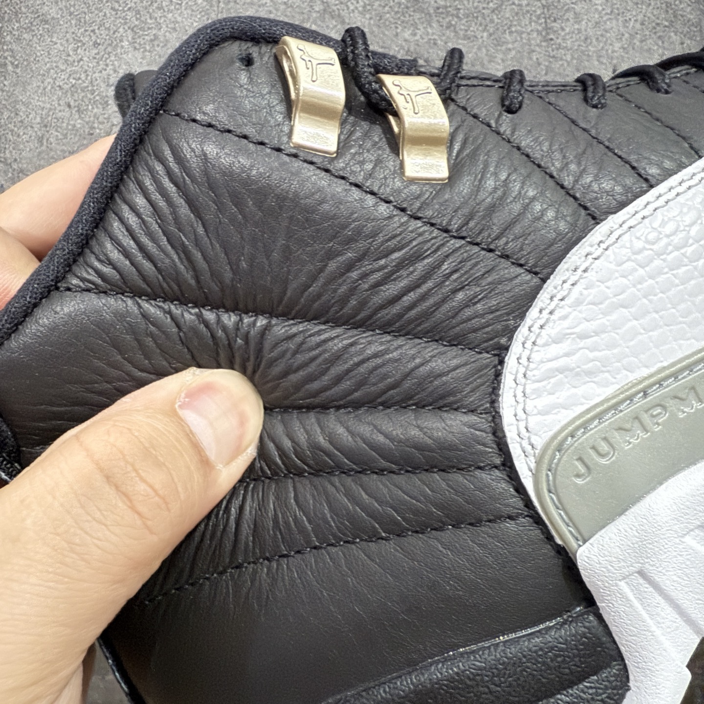 图片[3]-【TK至尊版】Air Jordan AJ12 Retro 潮流 中帮 复古篮球鞋 黑白季后赛CT8013-006 一比一原厂皮 最正确的版型 鞋盒 鞋盒标 芯片 更多12代的配色陆续出齐 真真的做到市场12代天花板 国外强烈推荐版本 外贸混卖专供品质 国内专业外贸AJ大厂出品 原厂楦头纸板 原厂皮料打造 原厂真碳板 内置气垫 尺码：40 40.5 41 42 42.5 43 44 44.5 45 46 47.5-选品中心