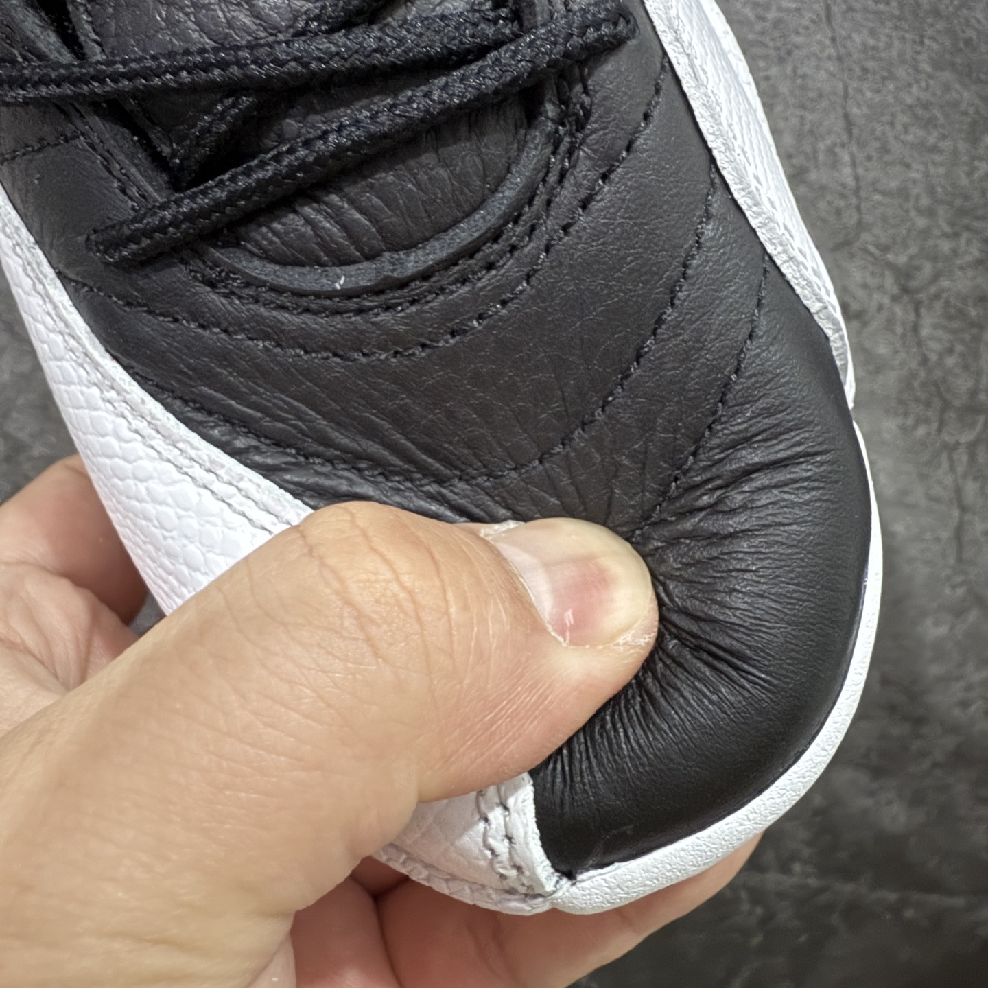 图片[5]-【TK至尊版】Air Jordan AJ12 Retro 潮流 中帮 复古篮球鞋 黑白季后赛CT8013-006 一比一原厂皮 最正确的版型 鞋盒 鞋盒标 芯片 更多12代的配色陆续出齐 真真的做到市场12代天花板 国外强烈推荐版本 外贸混卖专供品质 国内专业外贸AJ大厂出品 原厂楦头纸板 原厂皮料打造 原厂真碳板 内置气垫 尺码：40 40.5 41 42 42.5 43 44 44.5 45 46 47.5-选品中心