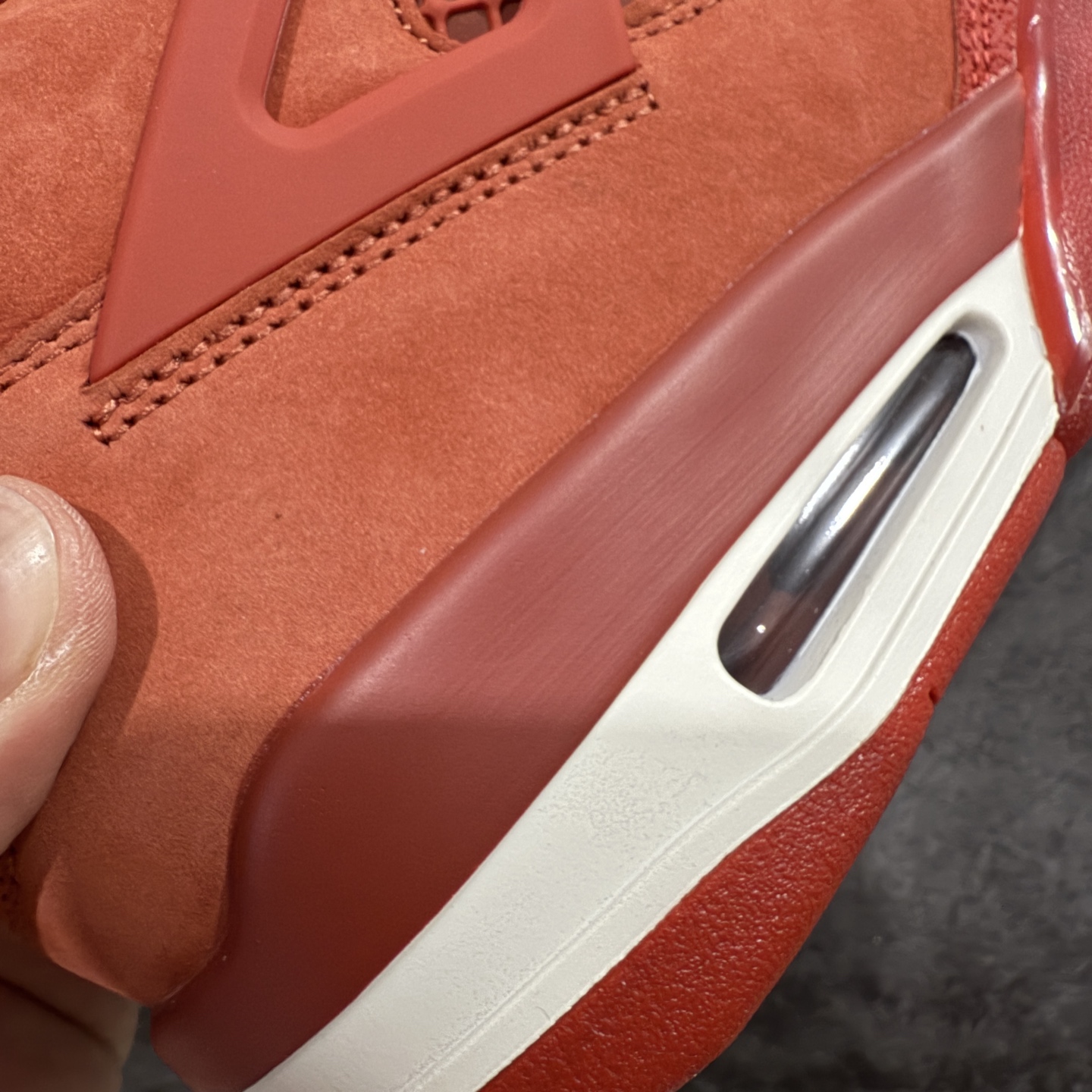 图片[3]-【xp纯原】Nigel Sylvester x Jordan Air Jordan 4 OG \”Brick by Brick\”BIKE 红砖 橙棕 外贸大厂纯原生产线出品 最高工艺制作 原装原材料组装 #原厂楦、纸板开发 纯粹韵味四代版型 #原底真实气垫 回弹反馈充足 完美鞋楦打造 市面最高工艺 一切细节如图实拍 所见所得‼️ 尺码： 40 40.5 41 42 42.5 43 44 44.5 45 46 47.5 48.5 从纽约皇后区街头到全球街骑版图，Nigel Sylvester 用车轮写故事，用风格立态度。此次与 Jordan Brand 的再度联名，以“Brick by Brick”为灵感，将坚持与积淀凝结进每一寸鞋面。 深红砖色包裹整双鞋身，象征城市坚硬的边角与不屈精神；精致翻毛皮材质搭配醒目的白色 Nike Air 后跟标志，复古气息与现代感交融；前掌微型 Swoosh 点睛细节，传达骑行与街头文化的融合信仰。 不是为跑而生，是为突破而来。 Brick by Brick——每一块砖，都是前行的力量。-选品中心