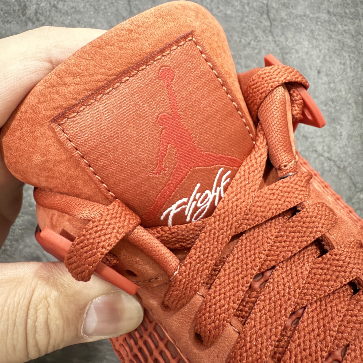 图片[7]-【xp纯原】Nigel Sylvester x Jordan Air Jordan 4 OG \”Brick by Brick\”BIKE 红砖 橙棕 外贸大厂纯原生产线出品 最高工艺制作 原装原材料组装 #原厂楦、纸板开发 纯粹韵味四代版型 #原底真实气垫 回弹反馈充足 完美鞋楦打造 市面最高工艺 一切细节如图实拍 所见所得‼️ 尺码： 40 40.5 41 42 42.5 43 44 44.5 45 46 47.5 48.5 从纽约皇后区街头到全球街骑版图，Nigel Sylvester 用车轮写故事，用风格立态度。此次与 Jordan Brand 的再度联名，以“Brick by Brick”为灵感，将坚持与积淀凝结进每一寸鞋面。 深红砖色包裹整双鞋身，象征城市坚硬的边角与不屈精神；精致翻毛皮材质搭配醒目的白色 Nike Air 后跟标志，复古气息与现代感交融；前掌微型 Swoosh 点睛细节，传达骑行与街头文化的融合信仰。 不是为跑而生，是为突破而来。 Brick by Brick——每一块砖，都是前行的力量。-选品中心