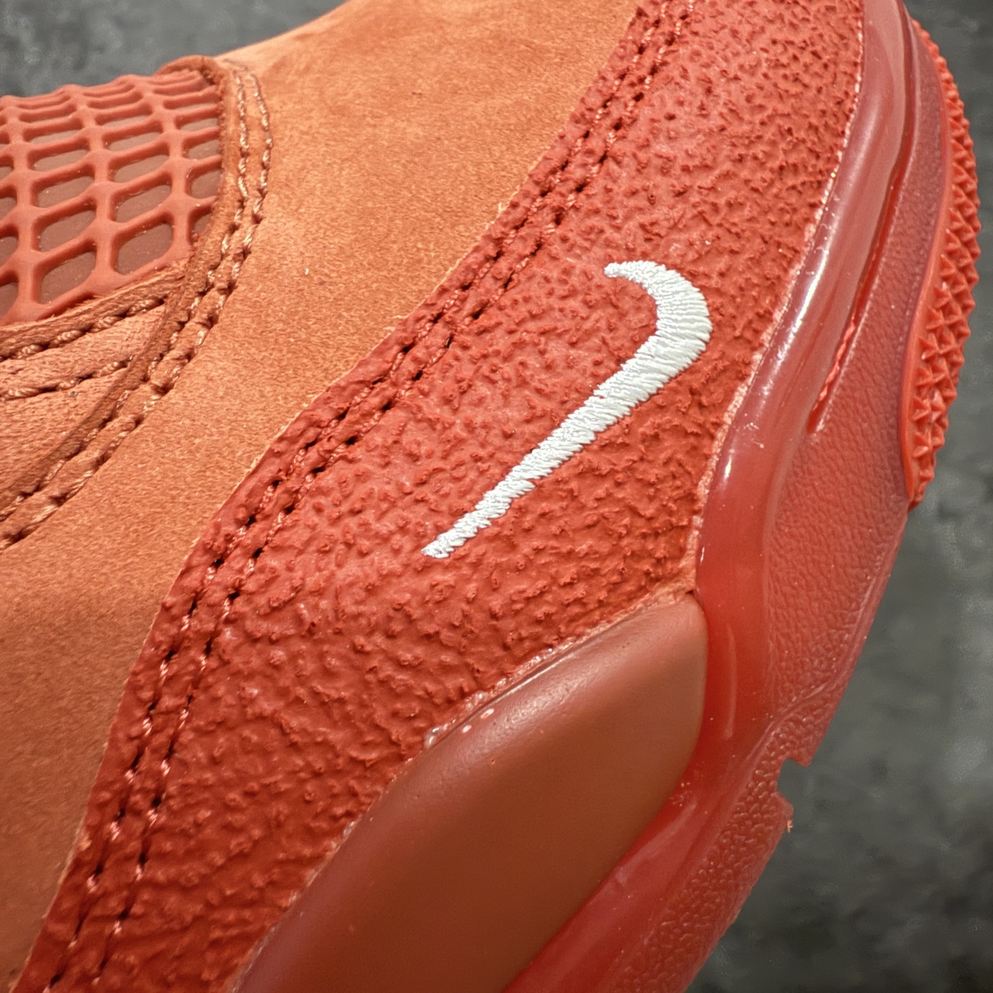 图片[5]-【xp纯原】Nigel Sylvester x Jordan Air Jordan 4 OG \”Brick by Brick\”BIKE 红砖 橙棕 外贸大厂纯原生产线出品 最高工艺制作 原装原材料组装 #原厂楦、纸板开发 纯粹韵味四代版型 #原底真实气垫 回弹反馈充足 完美鞋楦打造 市面最高工艺 一切细节如图实拍 所见所得‼️ 尺码： 40 40.5 41 42 42.5 43 44 44.5 45 46 47.5 48.5 从纽约皇后区街头到全球街骑版图，Nigel Sylvester 用车轮写故事，用风格立态度。此次与 Jordan Brand 的再度联名，以“Brick by Brick”为灵感，将坚持与积淀凝结进每一寸鞋面。 深红砖色包裹整双鞋身，象征城市坚硬的边角与不屈精神；精致翻毛皮材质搭配醒目的白色 Nike Air 后跟标志，复古气息与现代感交融；前掌微型 Swoosh 点睛细节，传达骑行与街头文化的融合信仰。 不是为跑而生，是为突破而来。 Brick by Brick——每一块砖，都是前行的力量。-选品中心