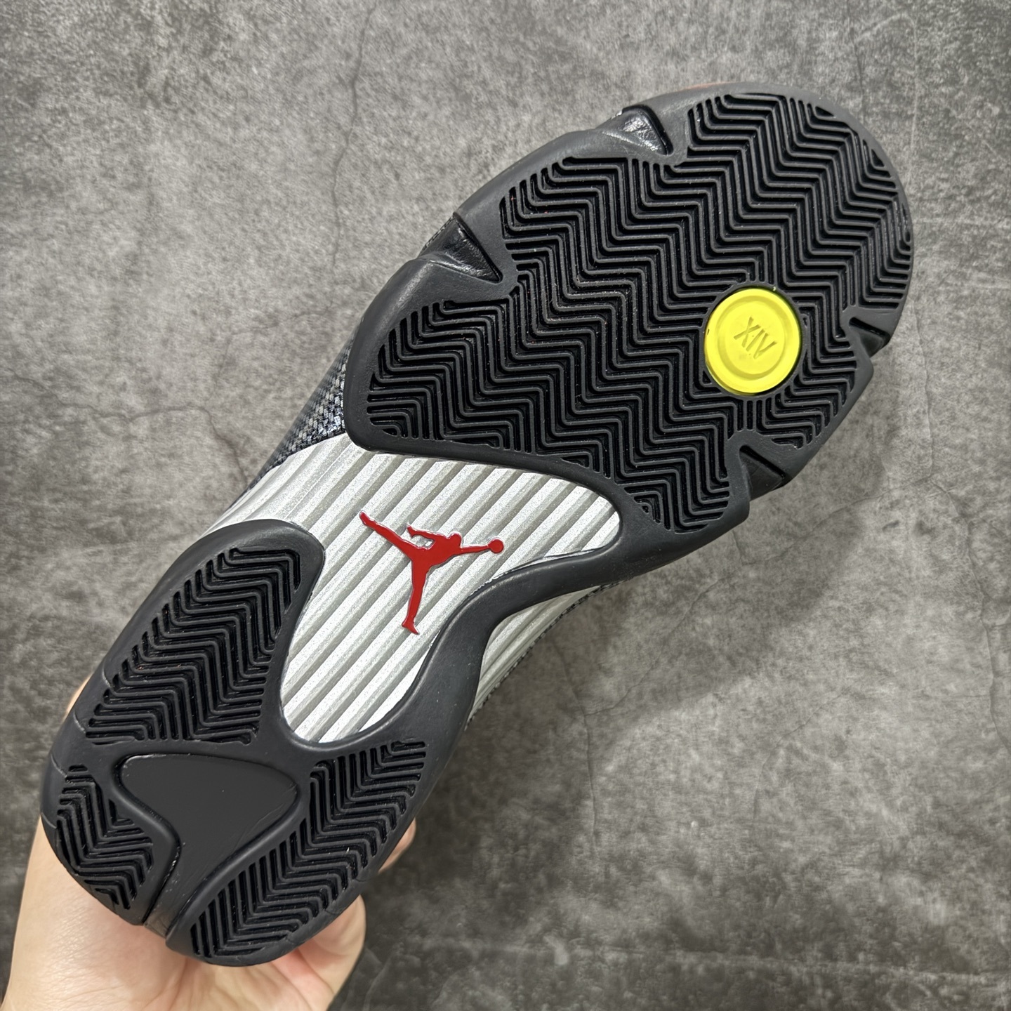 【纯原版4】Air Jordan AJ14 新版法拉利 IF5015-600
外贸特供批次
原楦原