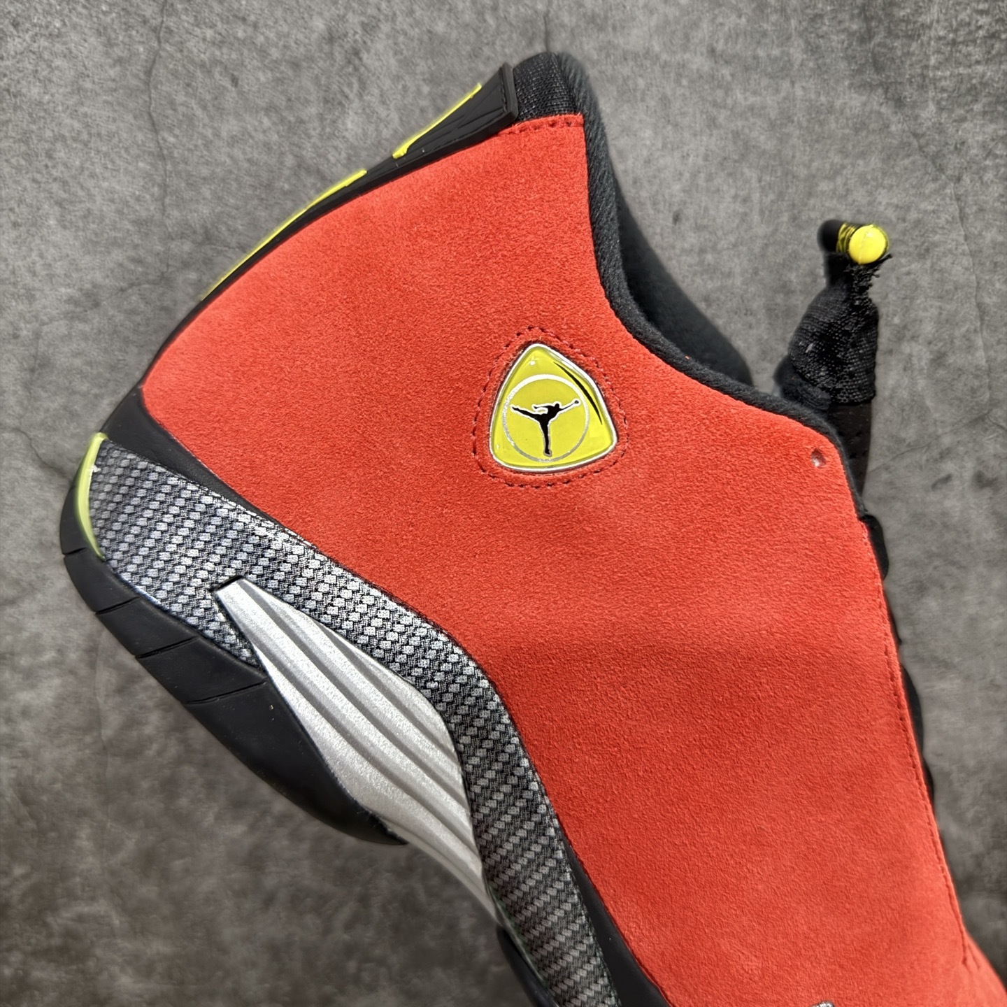 【纯原版4】Air Jordan AJ14 新版法拉利 IF5015-600
外贸特供批次
原楦原